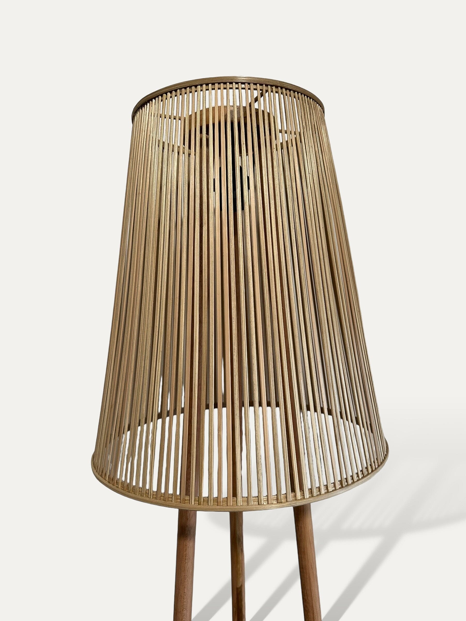 Lampe à pied en teck Bali - Jati COKOHA