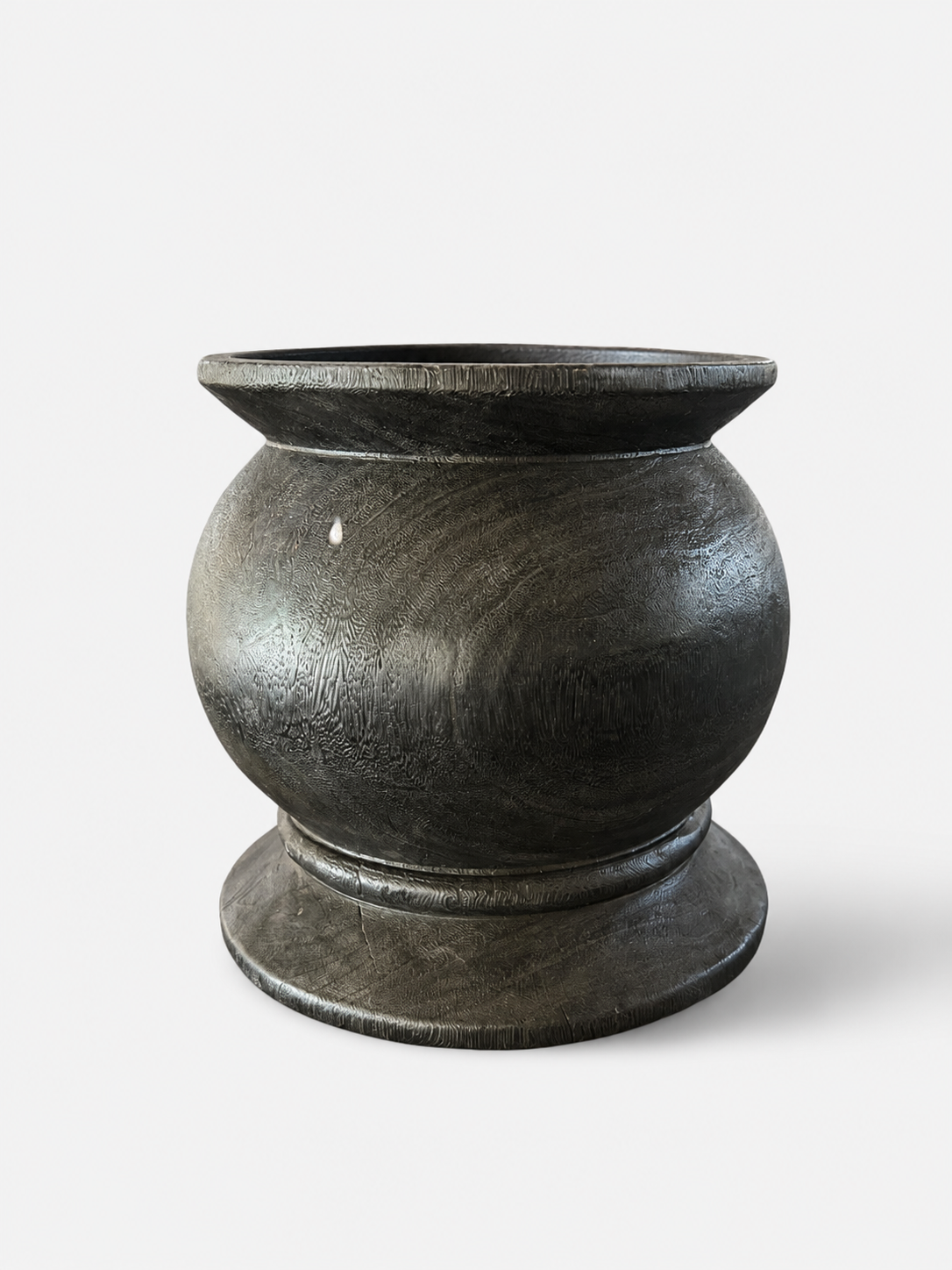 Vase Kelop en bois massif patiné, vue d'ensemble