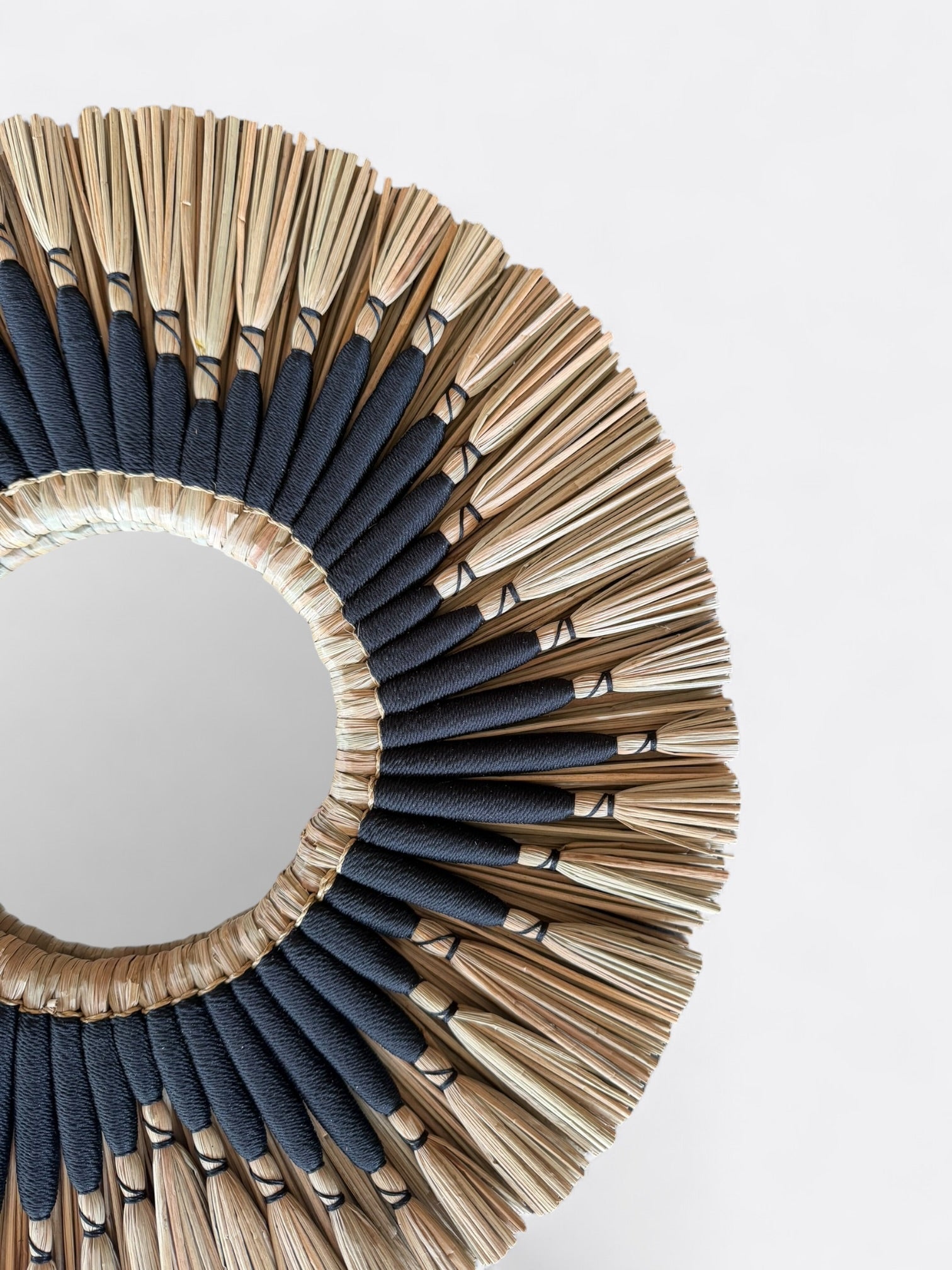 Petit miroir rond artisanal en roseau – Rio noir