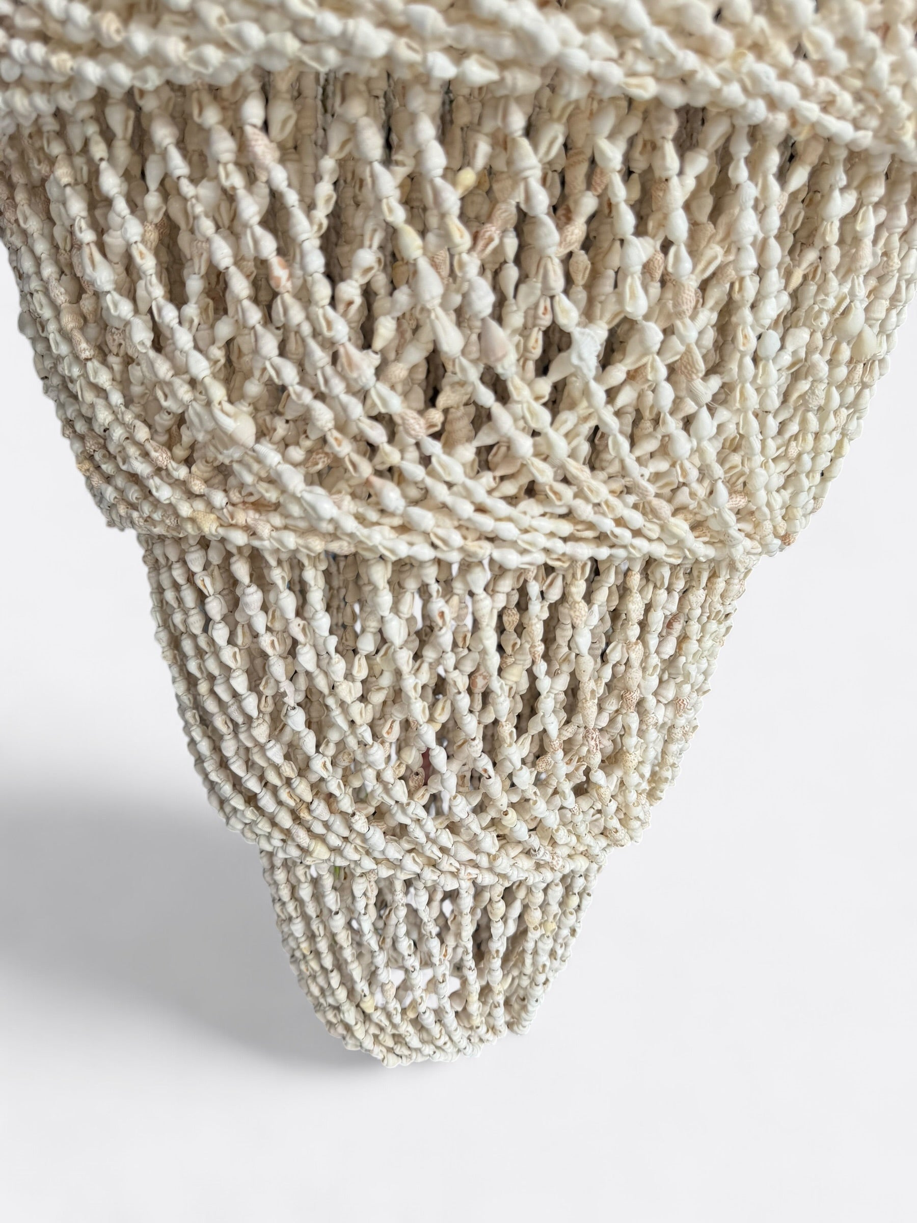 Grand lustre balinais en coquillages Blancs - Sari