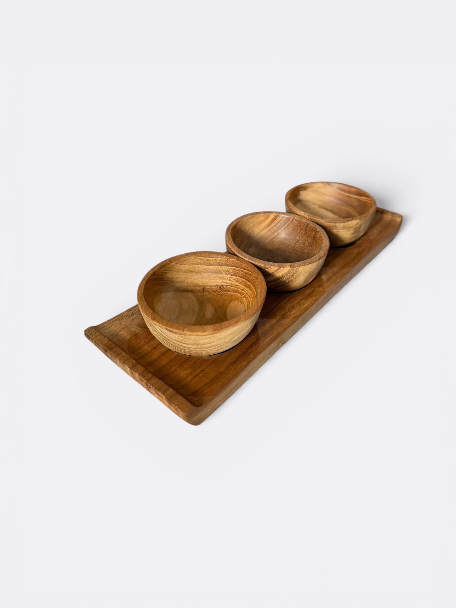 Planche à condiments en teck avec 3 mini-bols assortis