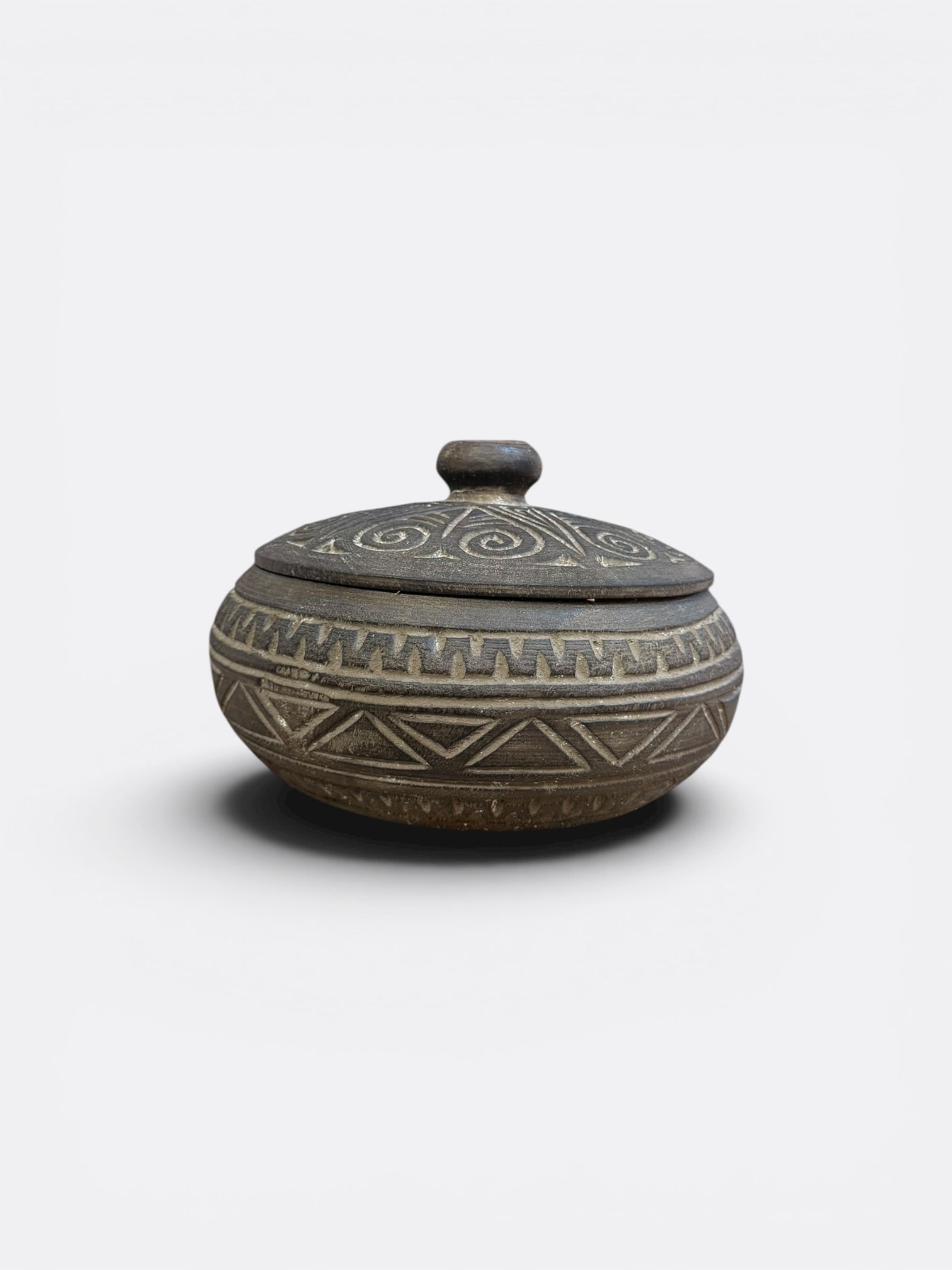 Boîte en bois de Suar sculpté – Brun