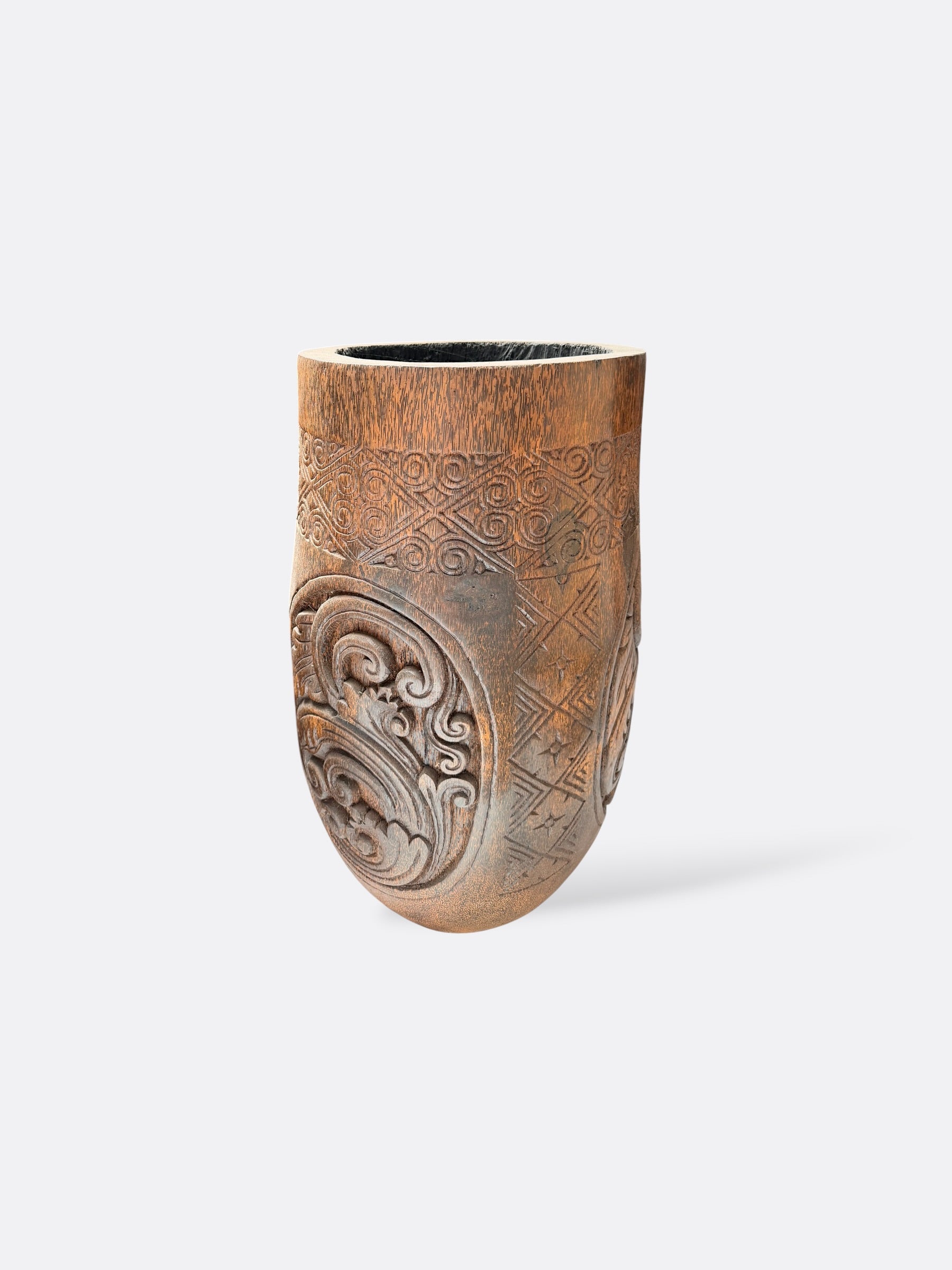 Pot Jiat en bois de palmier, vue de profil