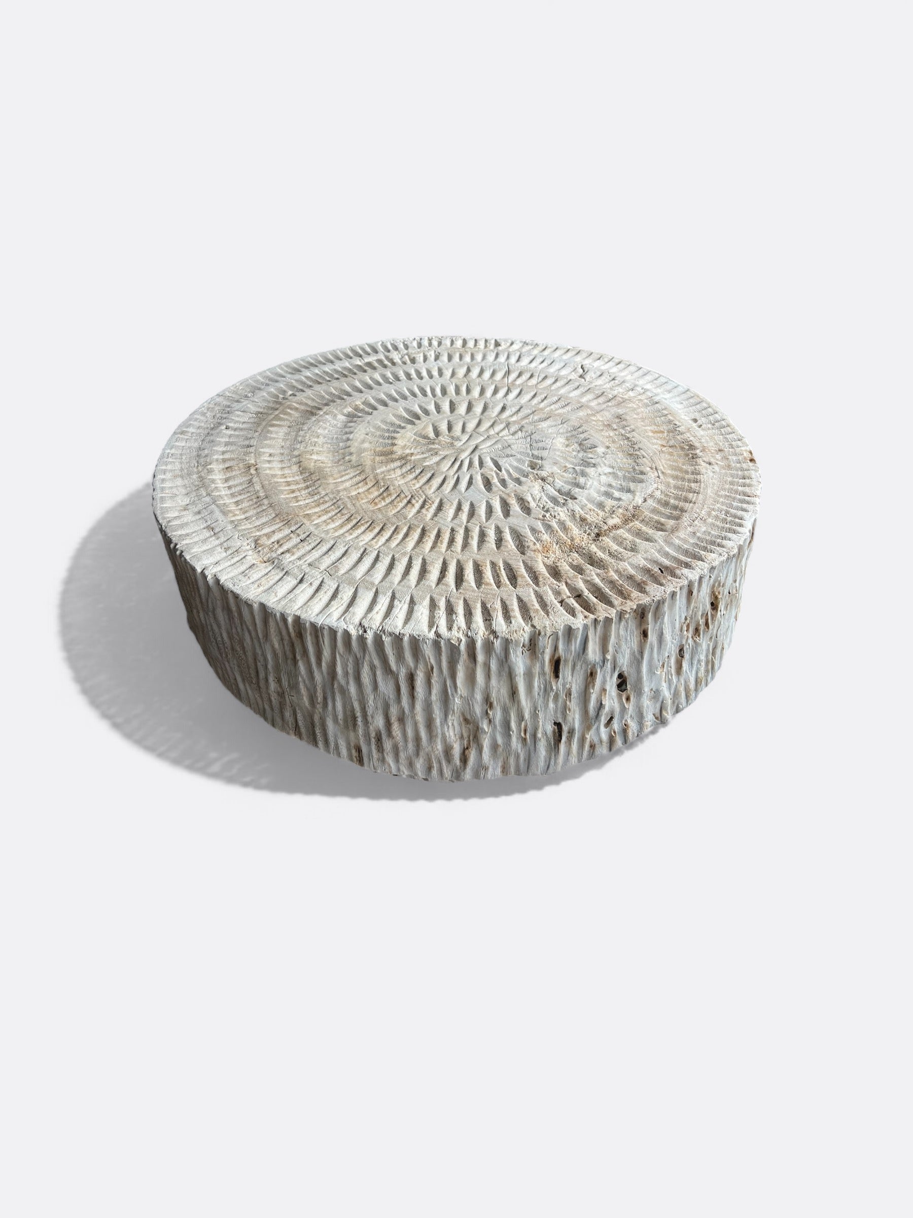 Table basse blanche en Bois de manguier sculpté - Melati