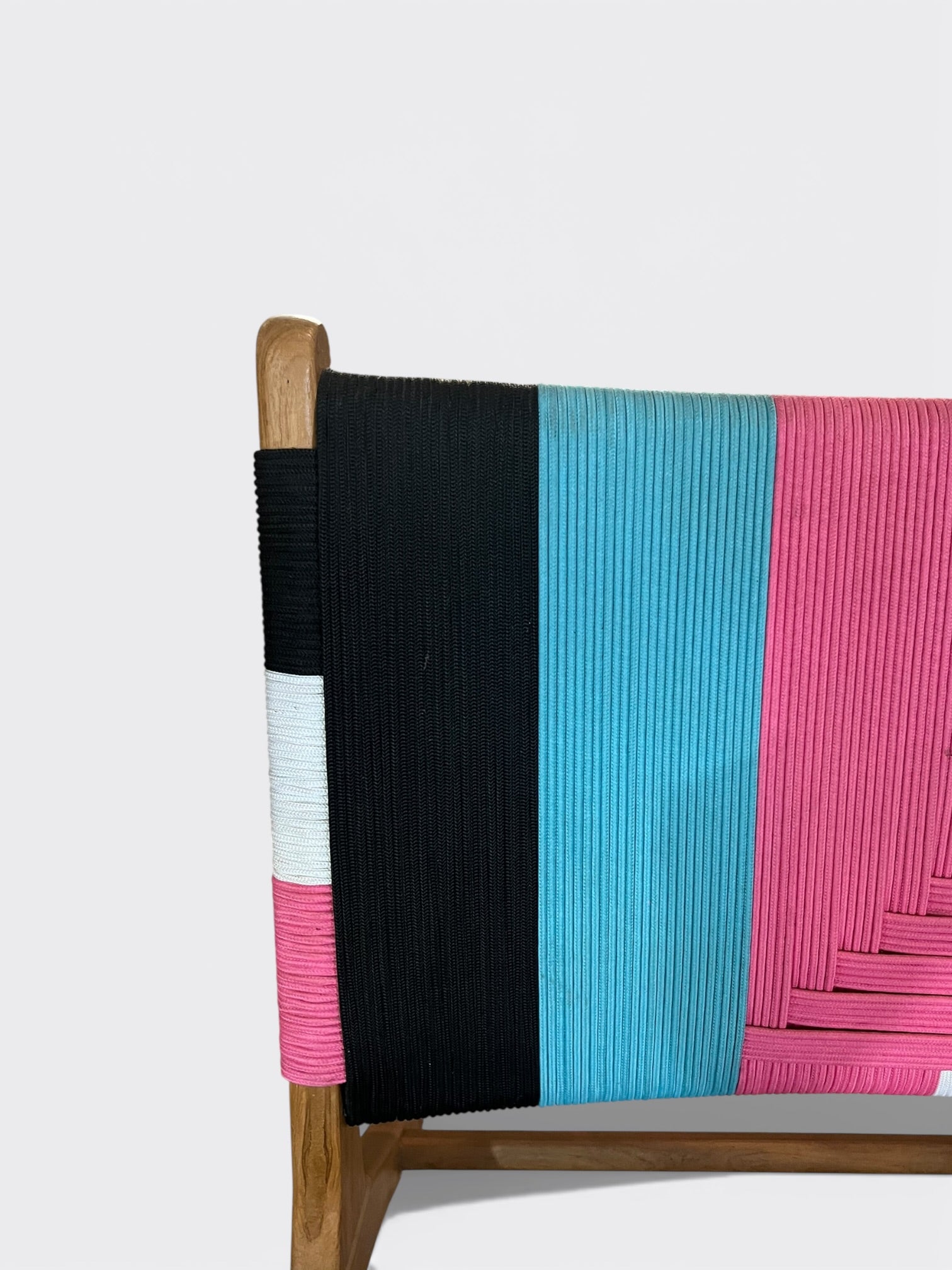 Chaise basse en teck et corde tressée — Sina multicolor