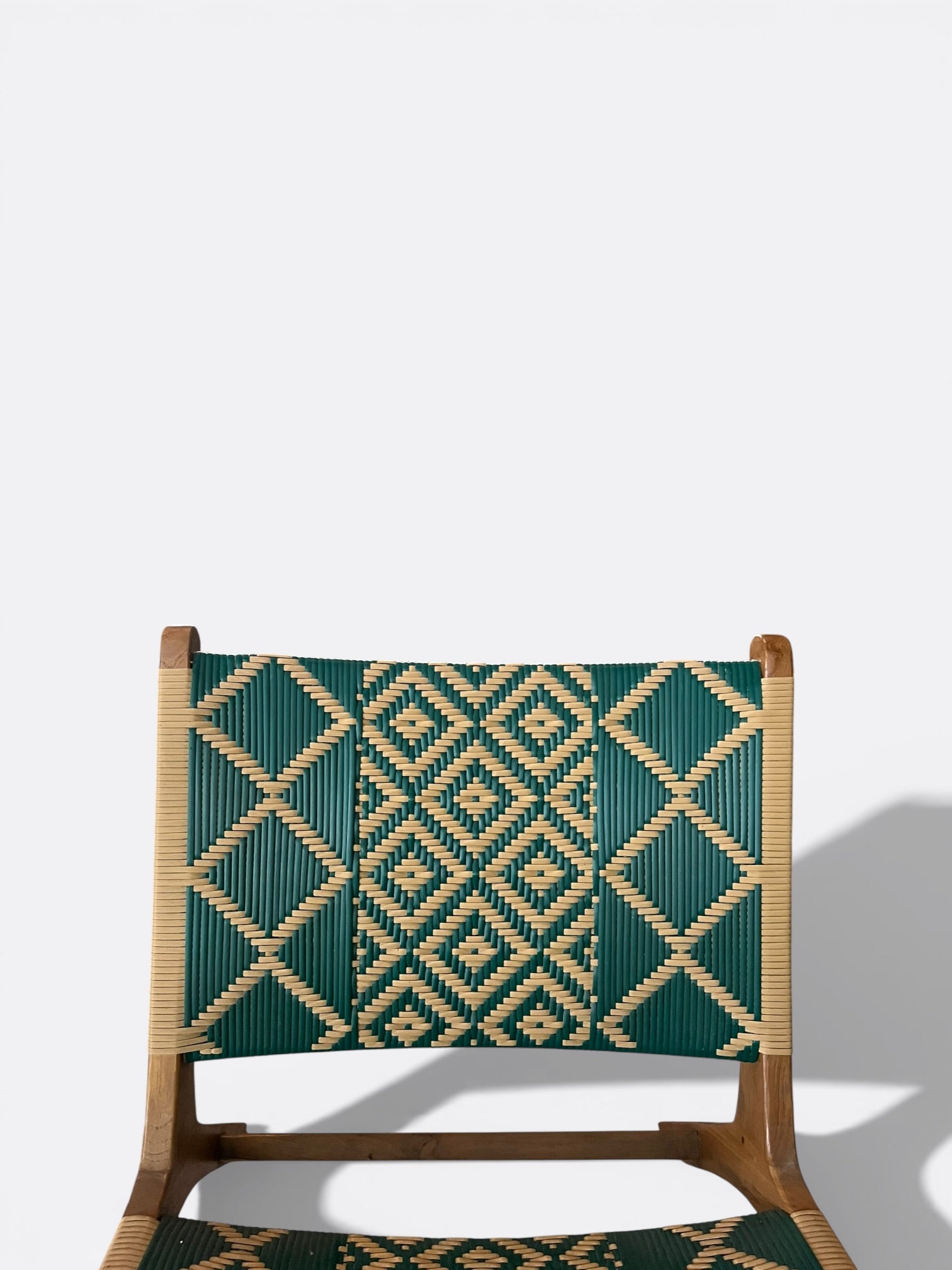Chaise basse en teck — Sina aztèque