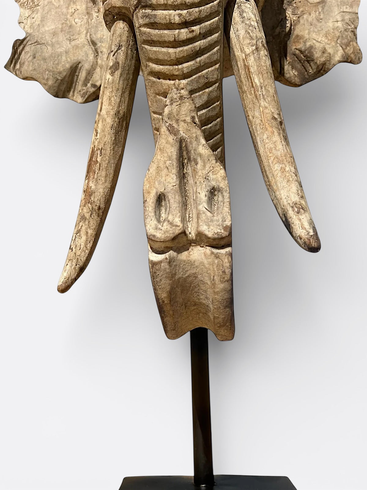 Sculpture artisanale en bois de Suar – Gajah