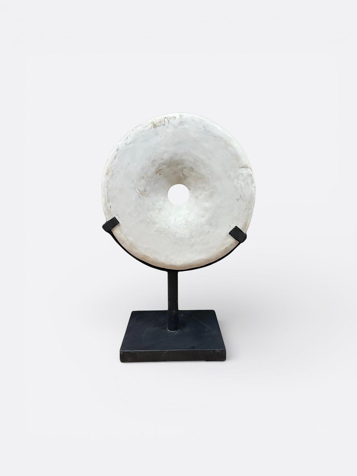 Sculpture en corail brut façonné en disque sur socle en métal, Coraya Blanc XL