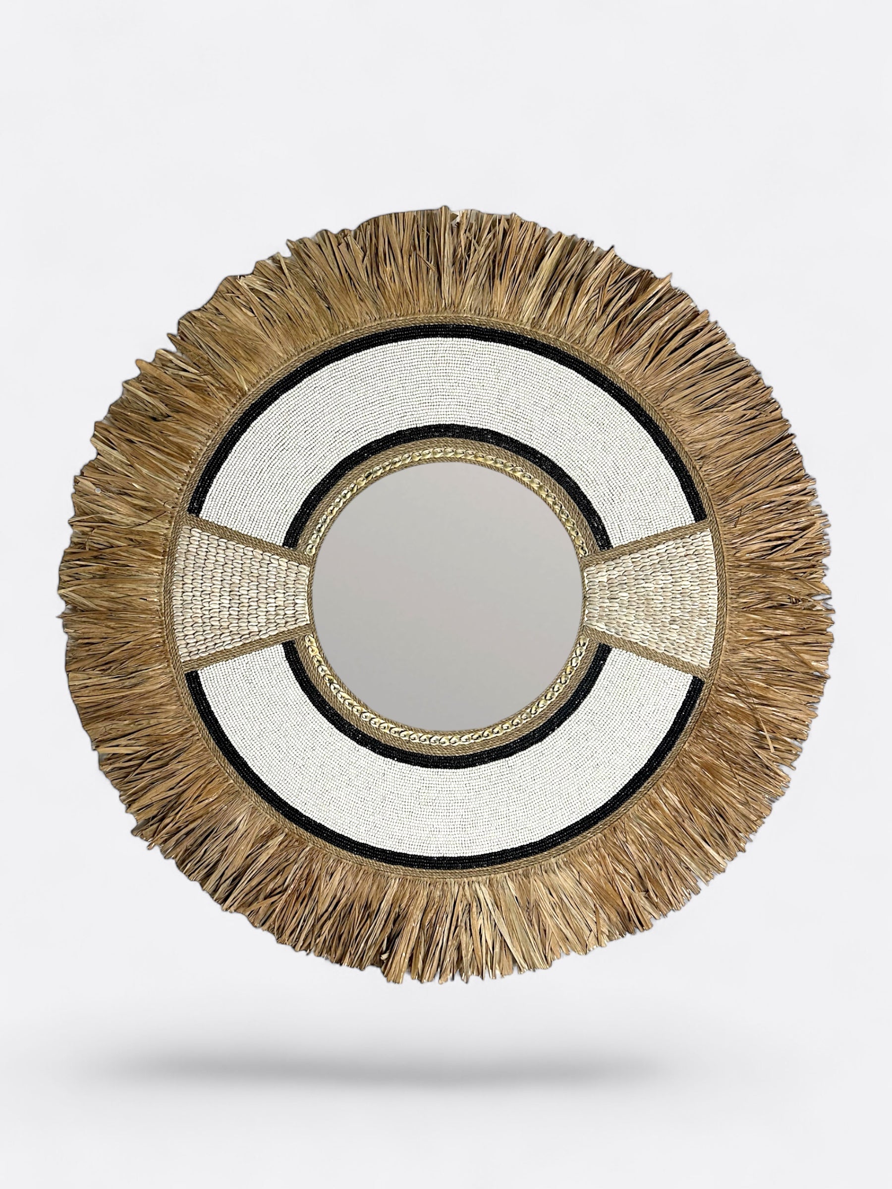 miroir rond mural en raphia perle et coquillage fait main a Bali