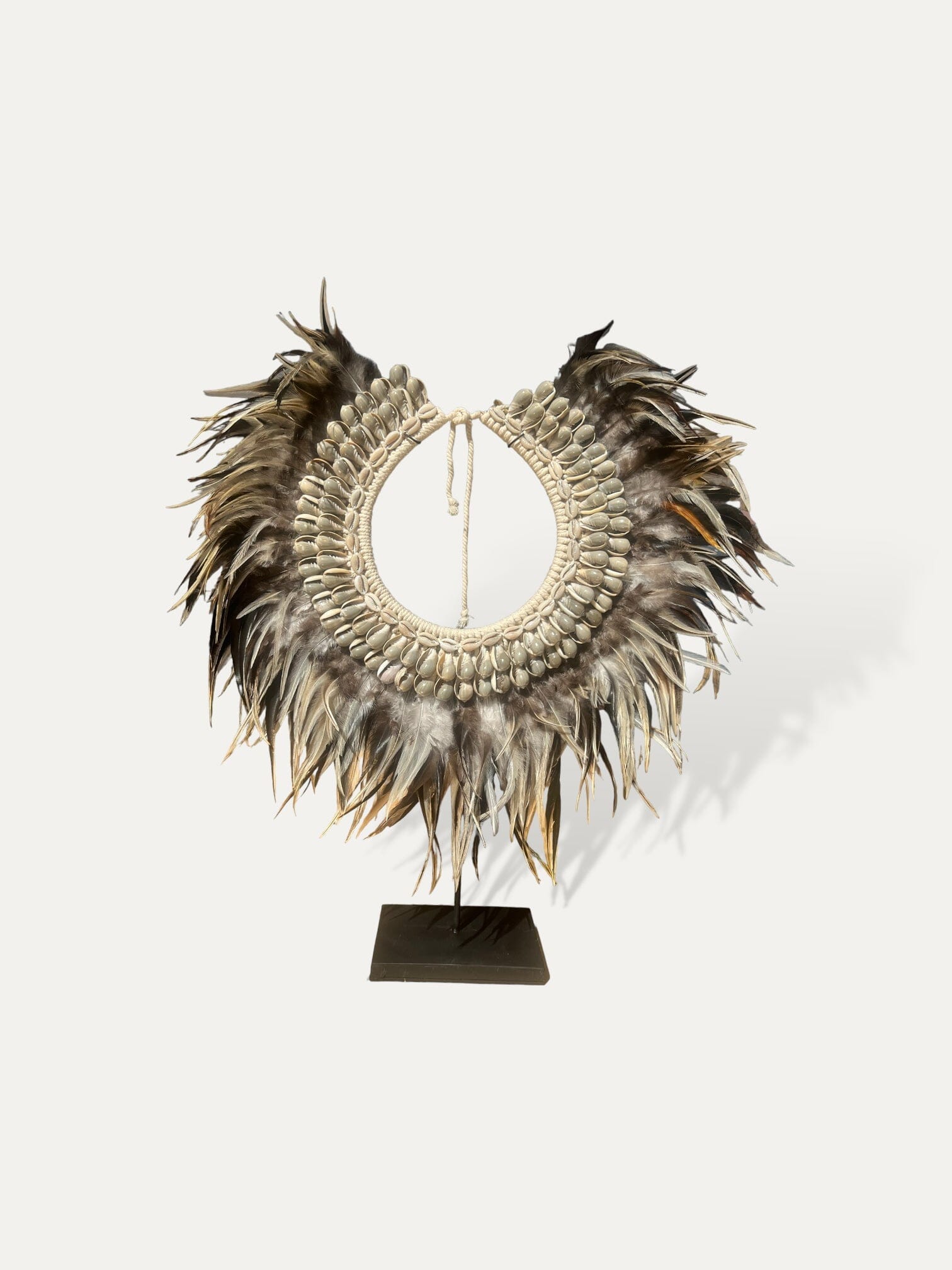 Collier en plumes et coquillages - Amara Cokoha