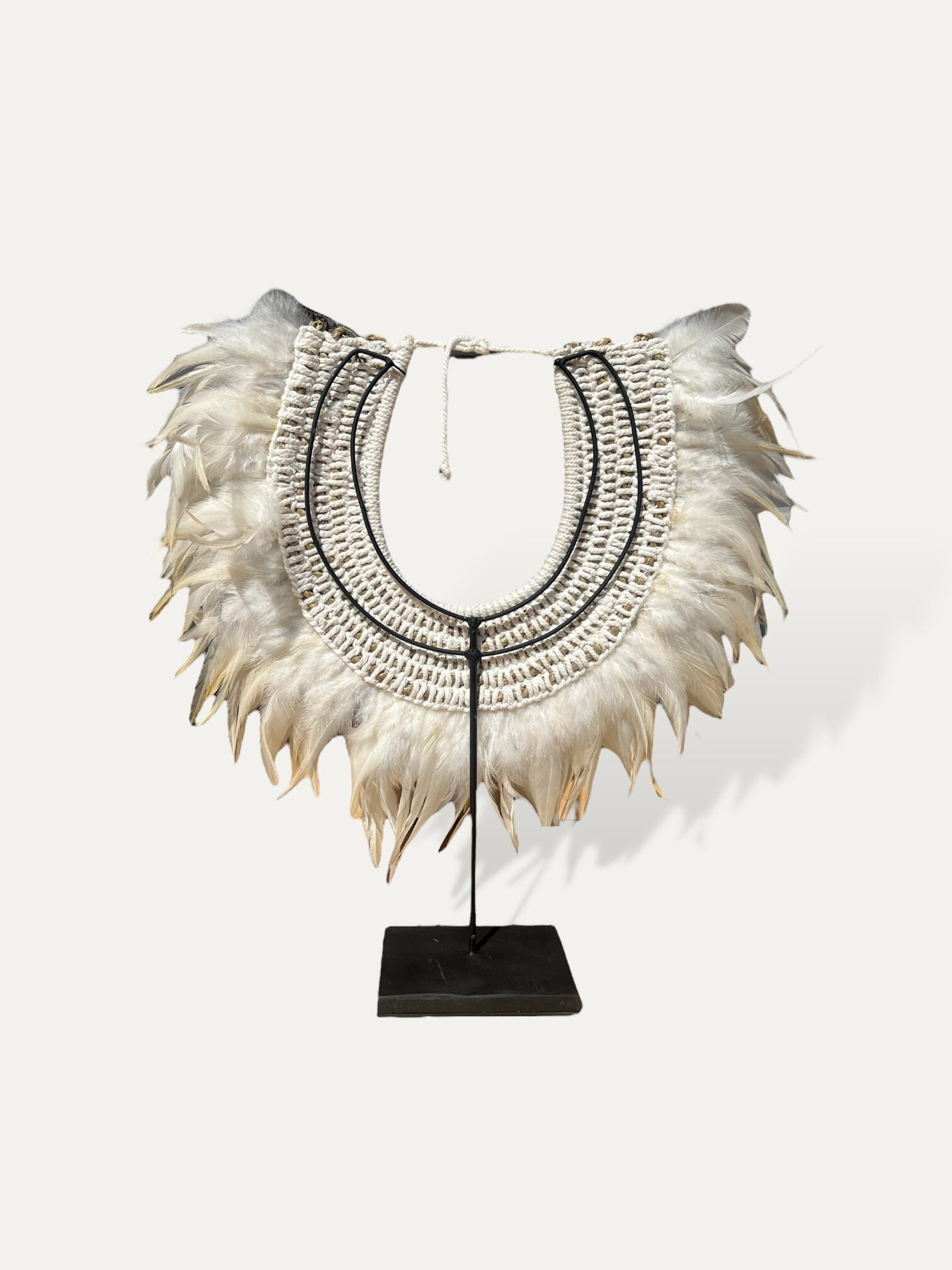 Collier en plumes et coquillages argentés - Renaissance Cokoha