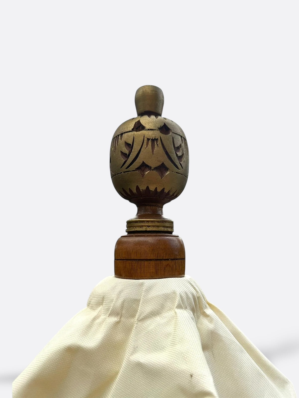 Parasol artisanal en coton imperméable et teck – Matahari Écru