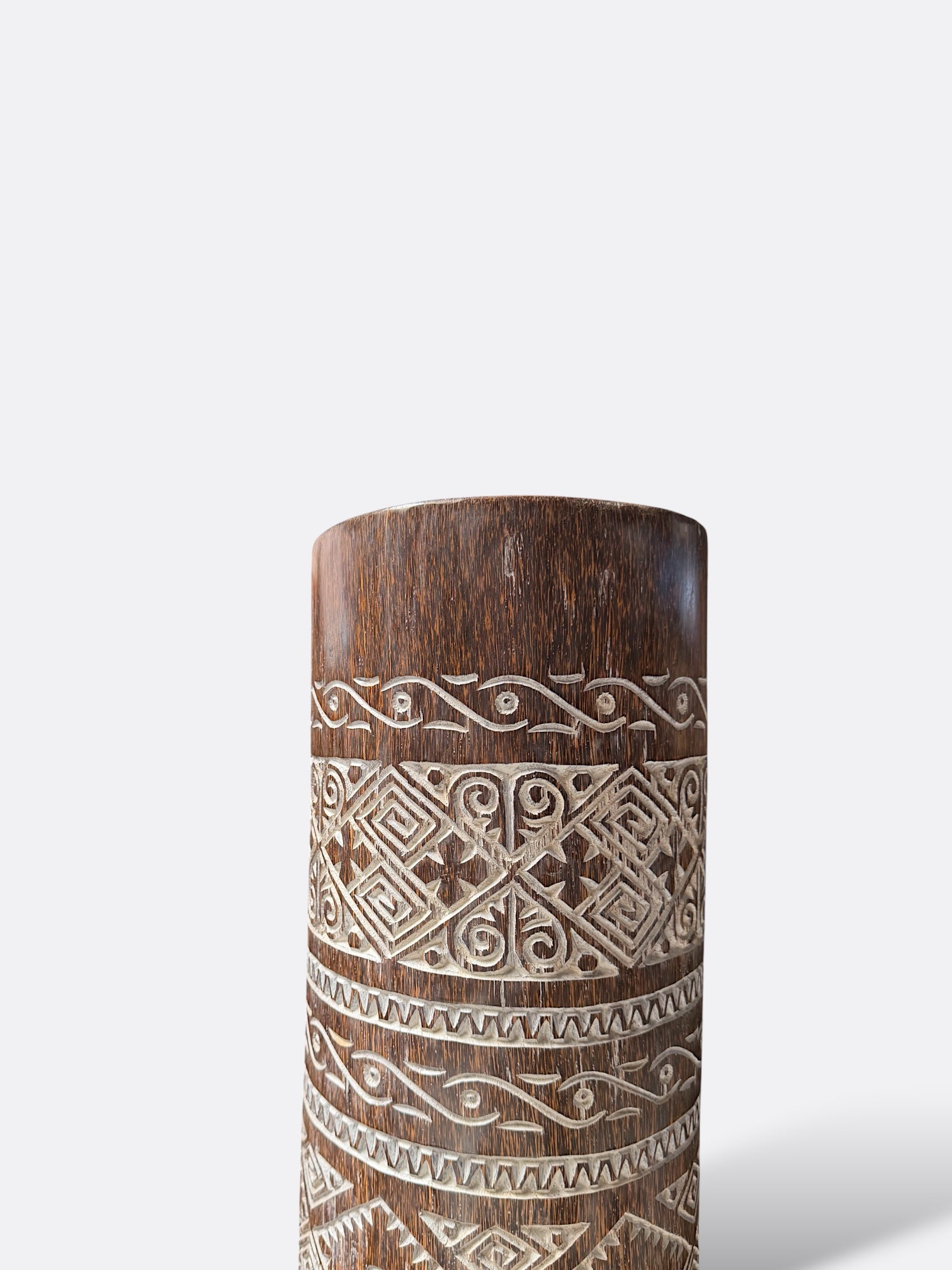 Pot Patong en palmier, détail des motifs ethniques