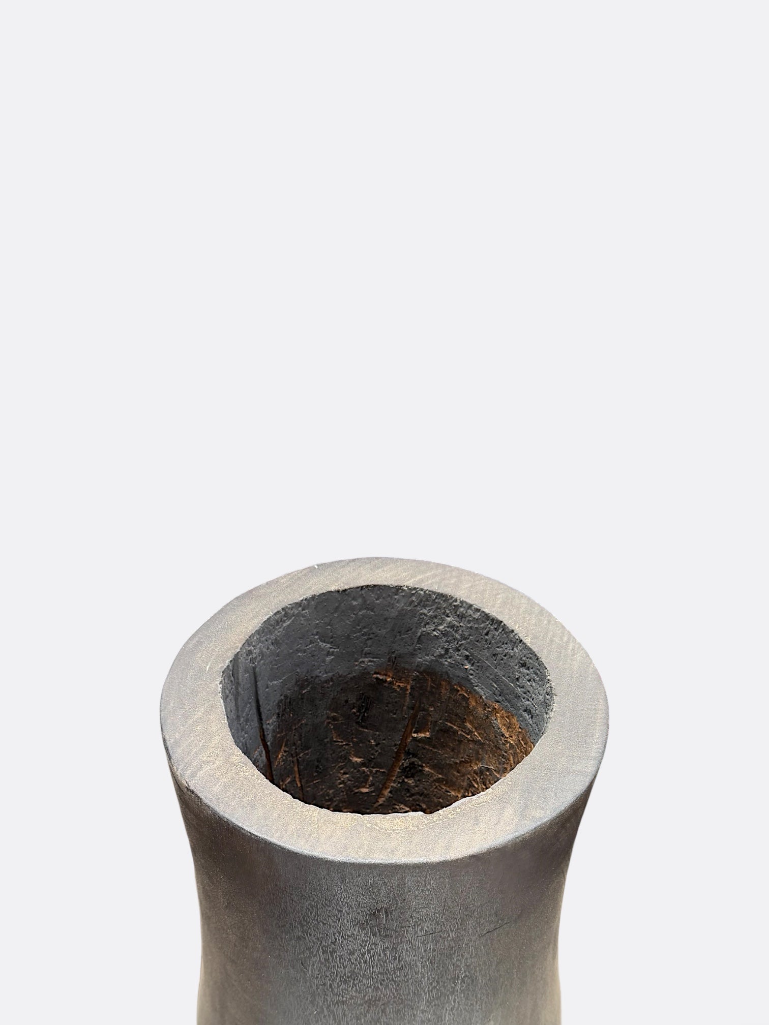 Pot Hulis en bois de palmier noir, vue de profil