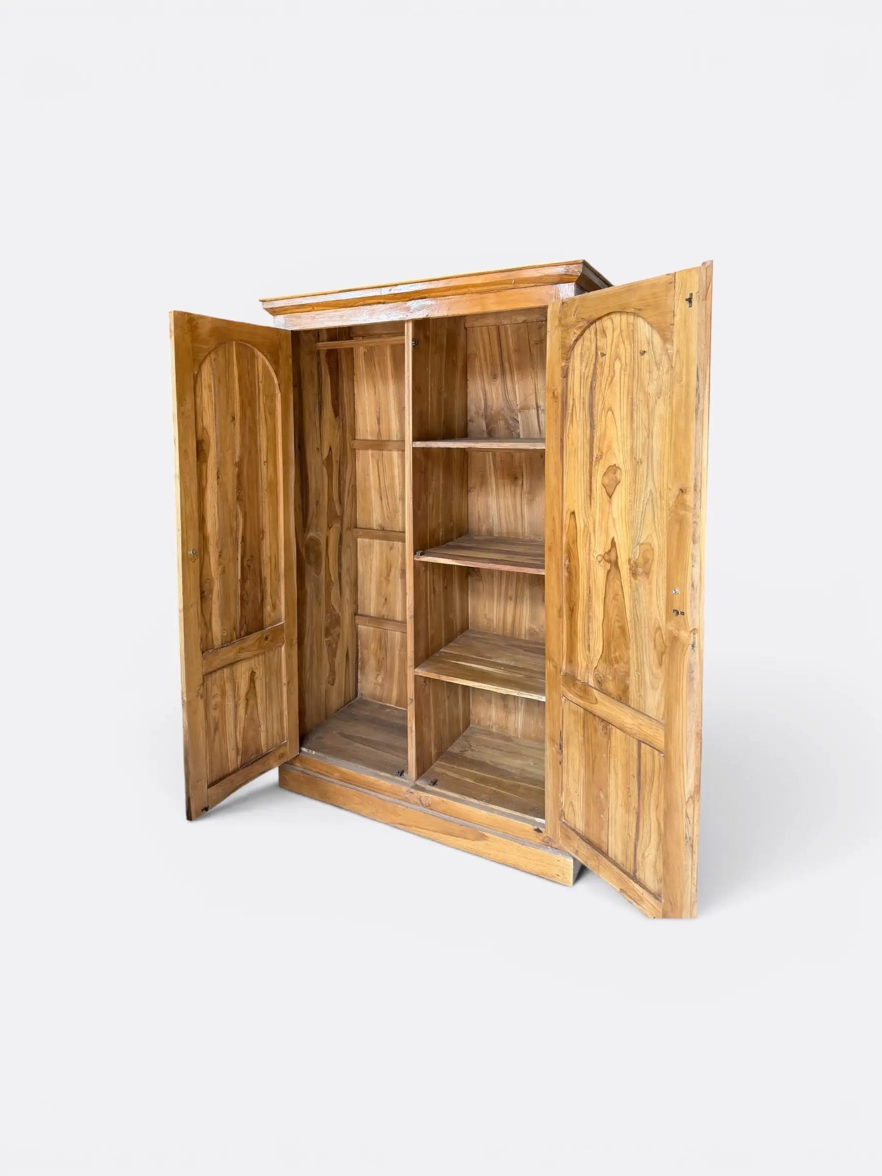 Armoire artisanale en teck sculpté – Milora