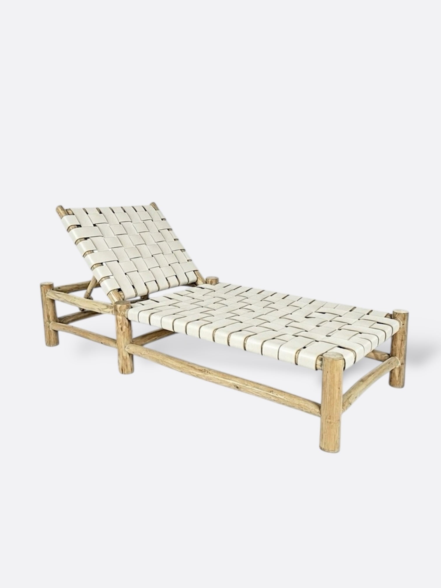 Bain de soleil Kayle en bois et cuir - vue d'ensemble en extérieur