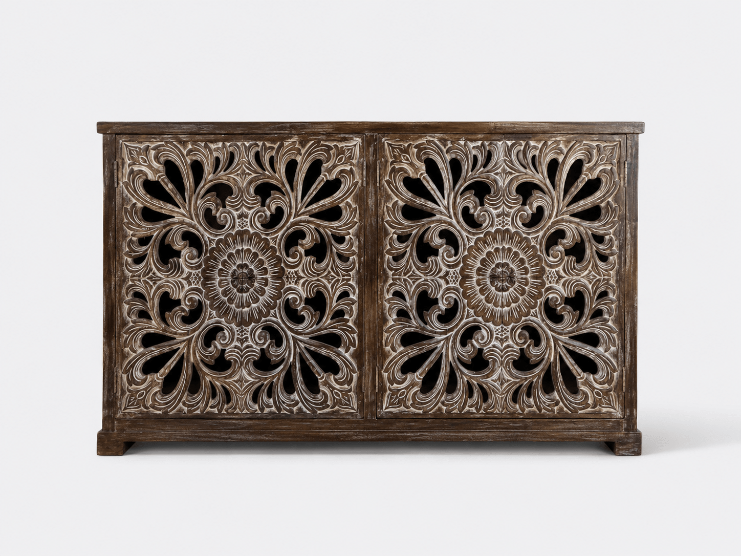Buffet artisanal en teck sculpté – Maera