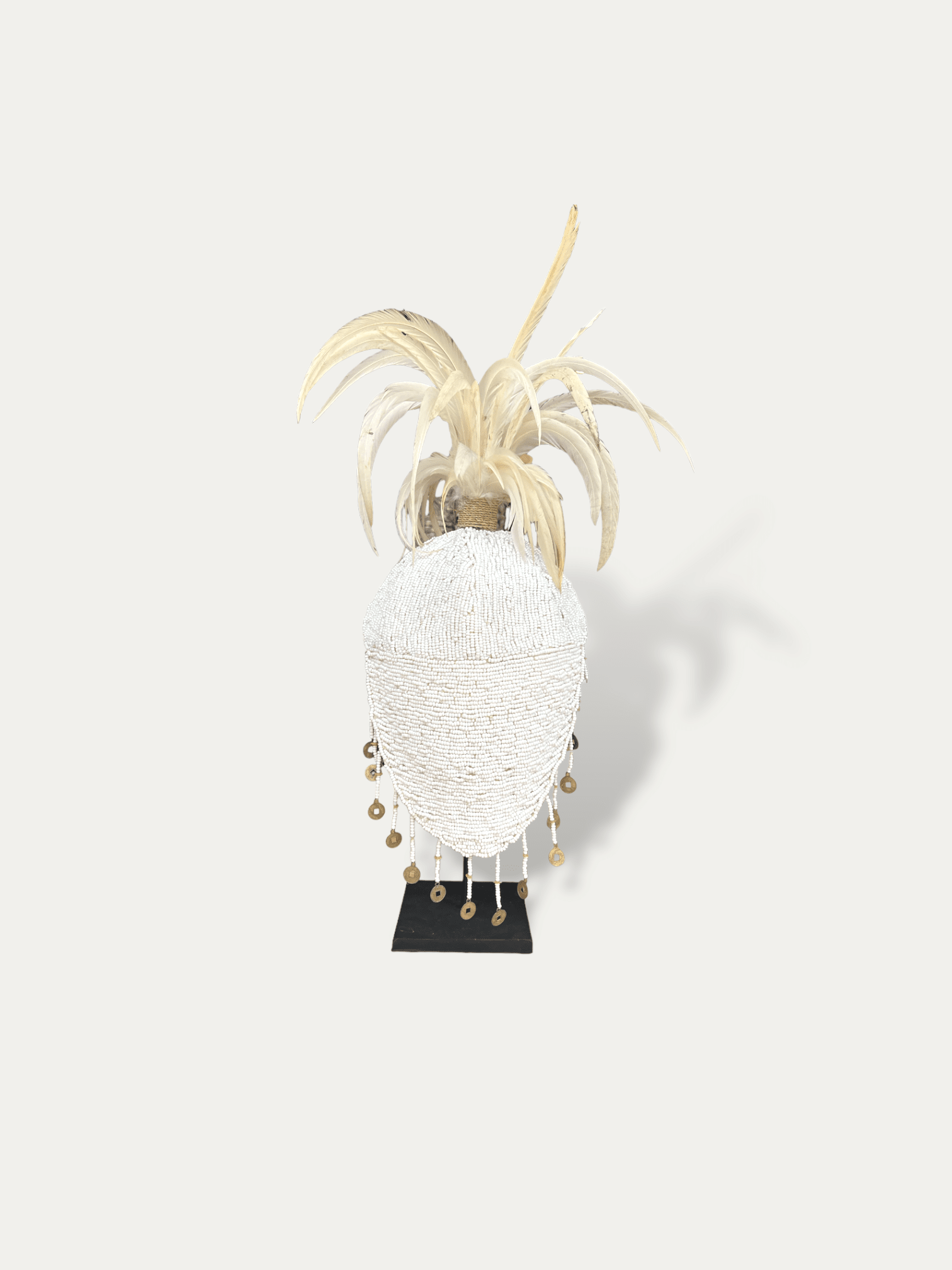 Casque balinais sur socle - Kapala blanc Cokoha