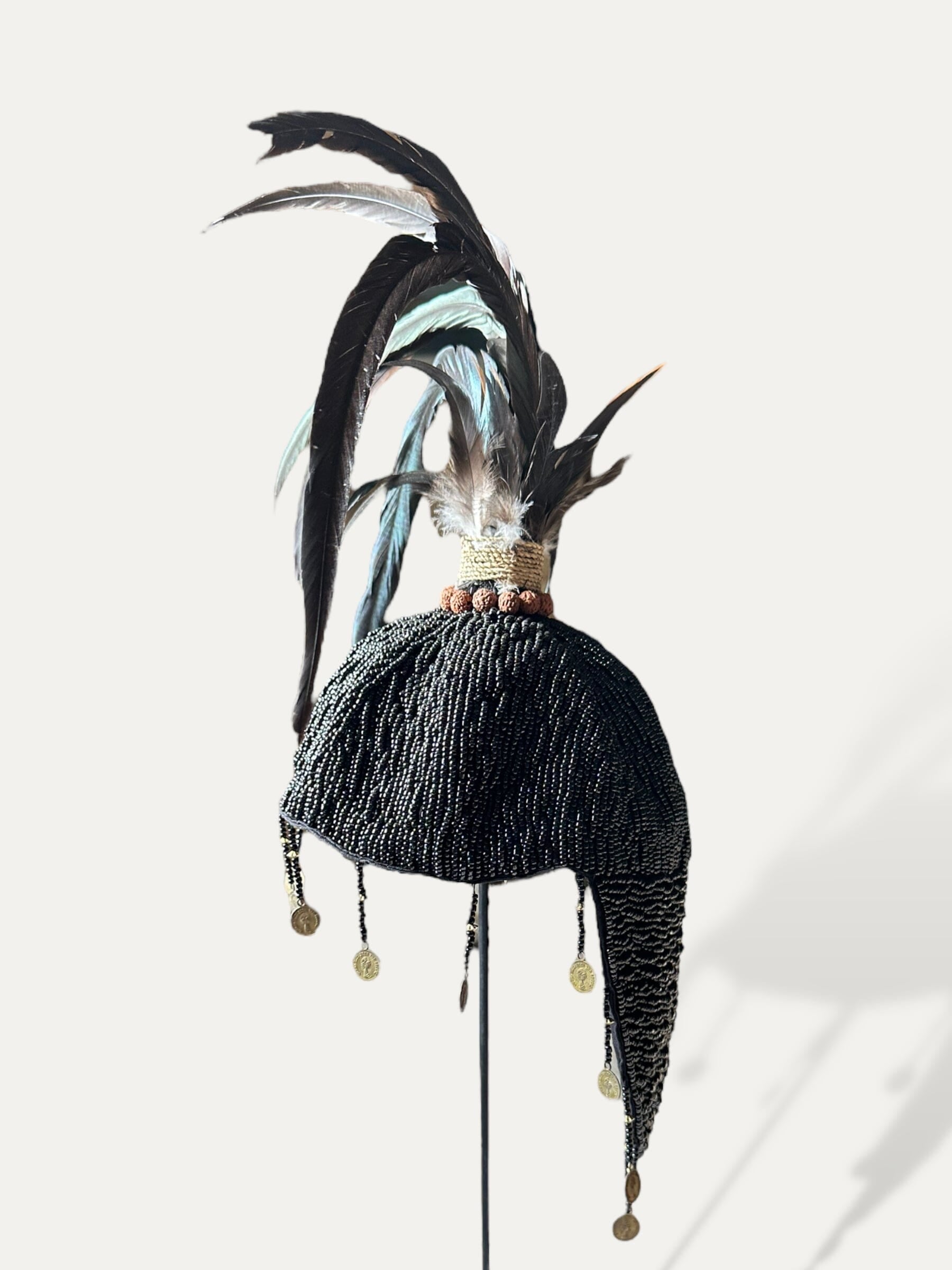 Casque balinais sur socle - Kapala noir Cokoha