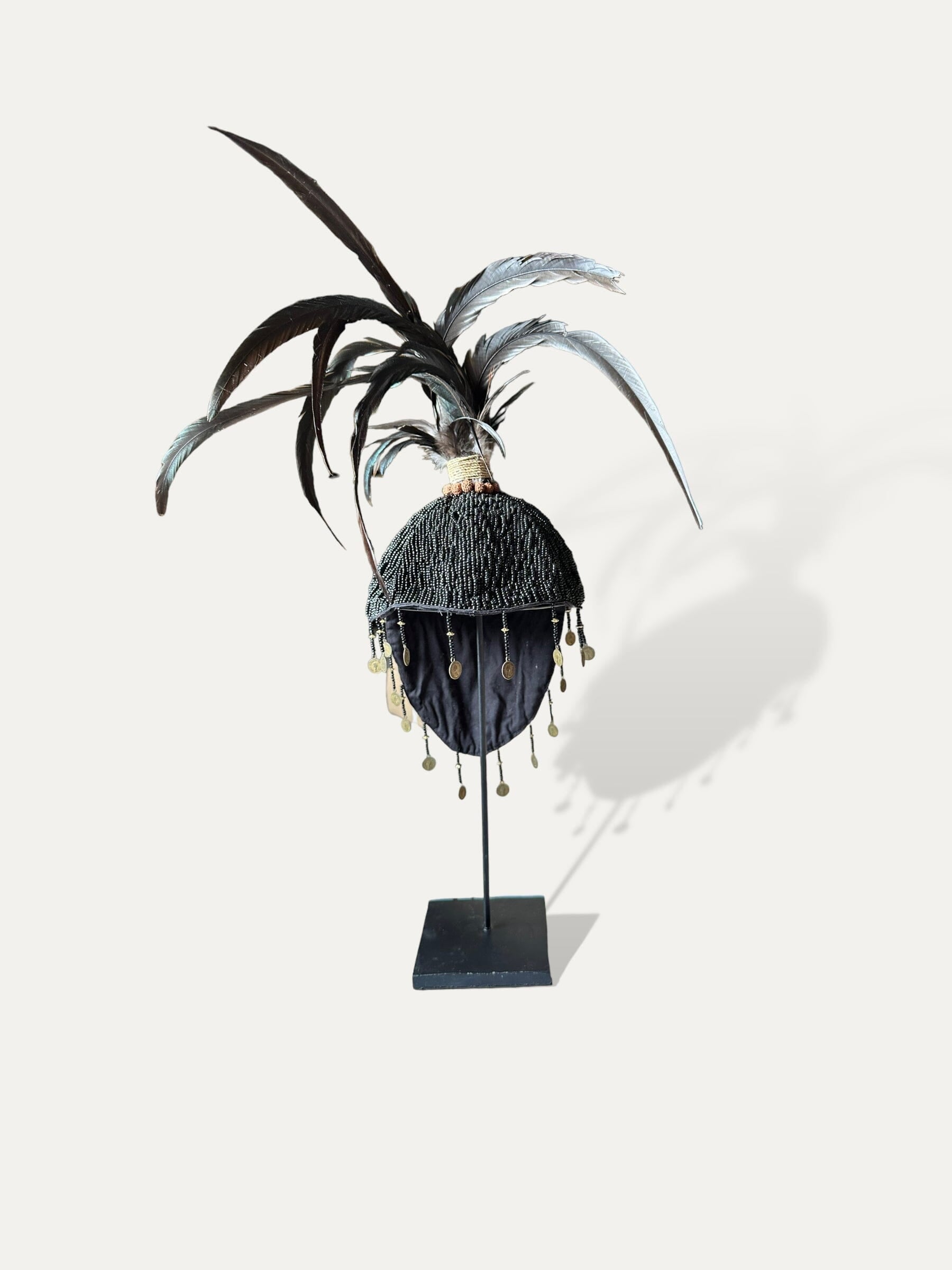 Casque balinais sur socle - Kapala noir Cokoha