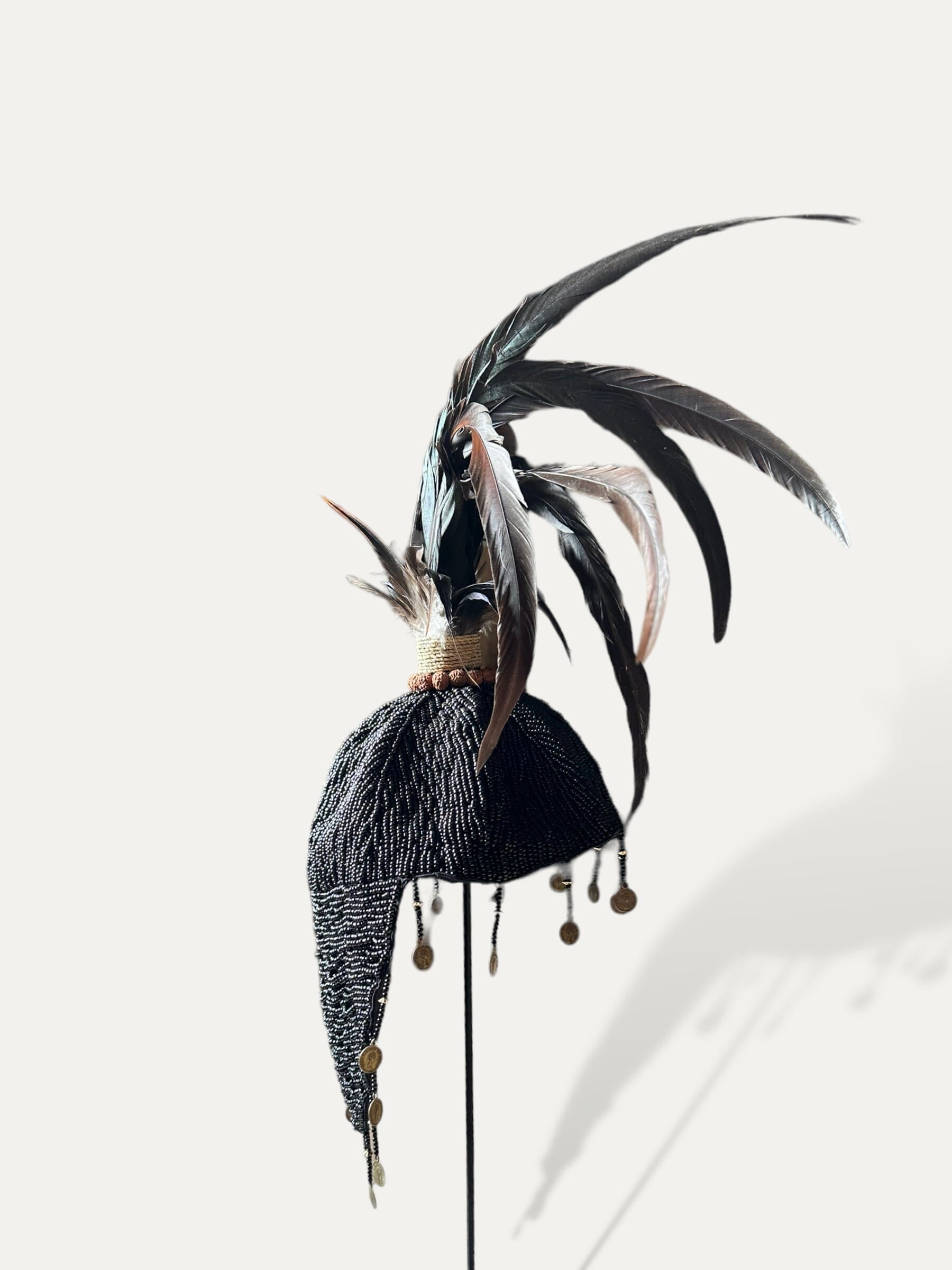 Casque balinais sur socle - Kapala noir Cokoha