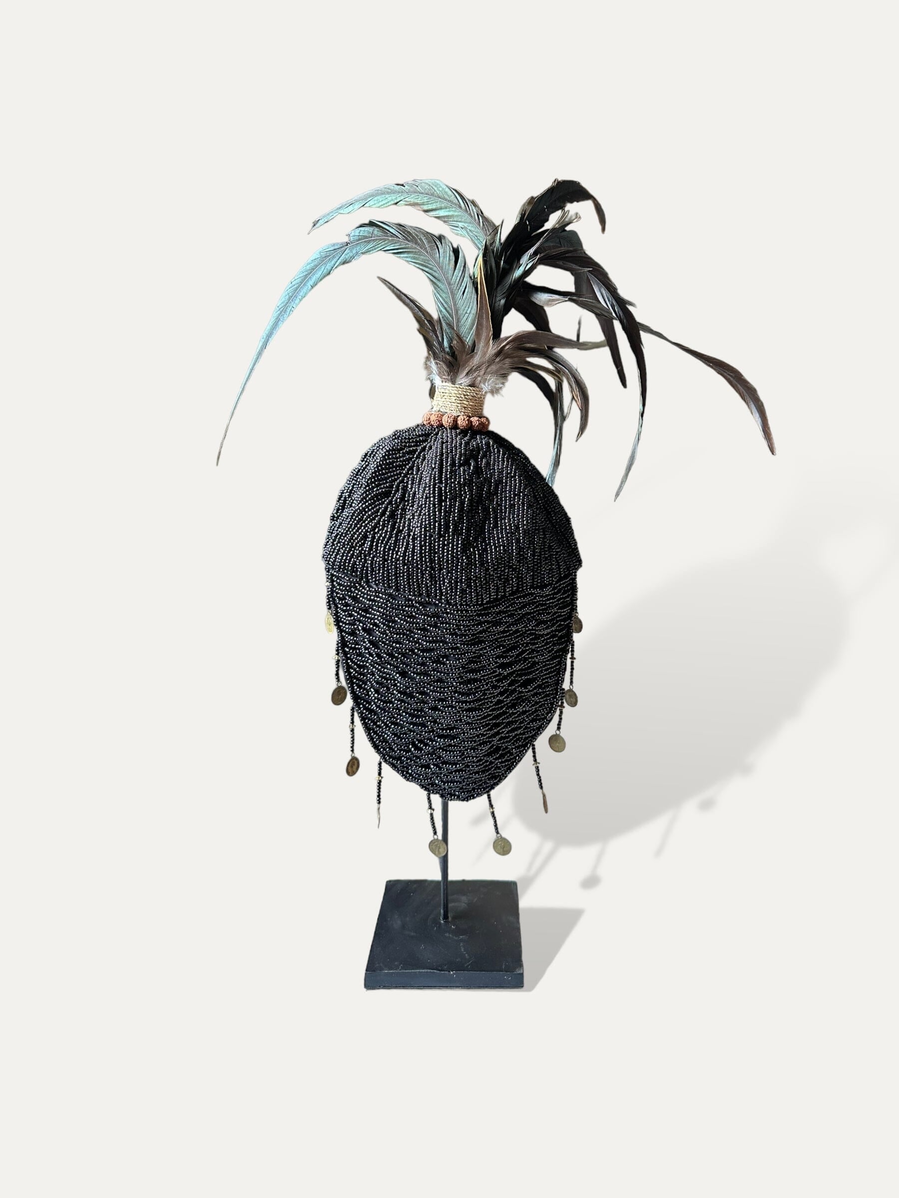 Casque balinais sur socle - Kapala noir Cokoha