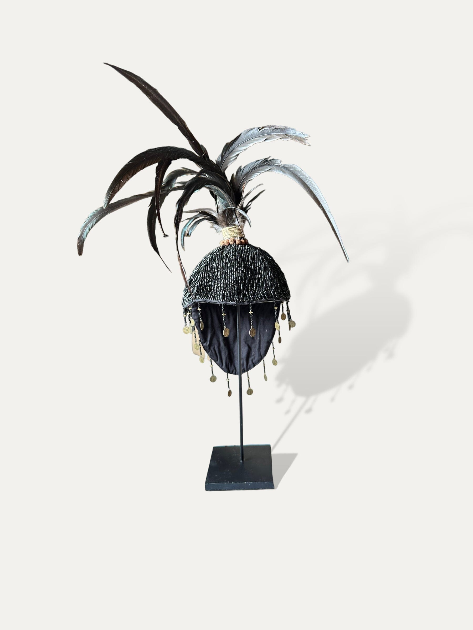 Casque balinais sur socle - Kapala noir Cokoha