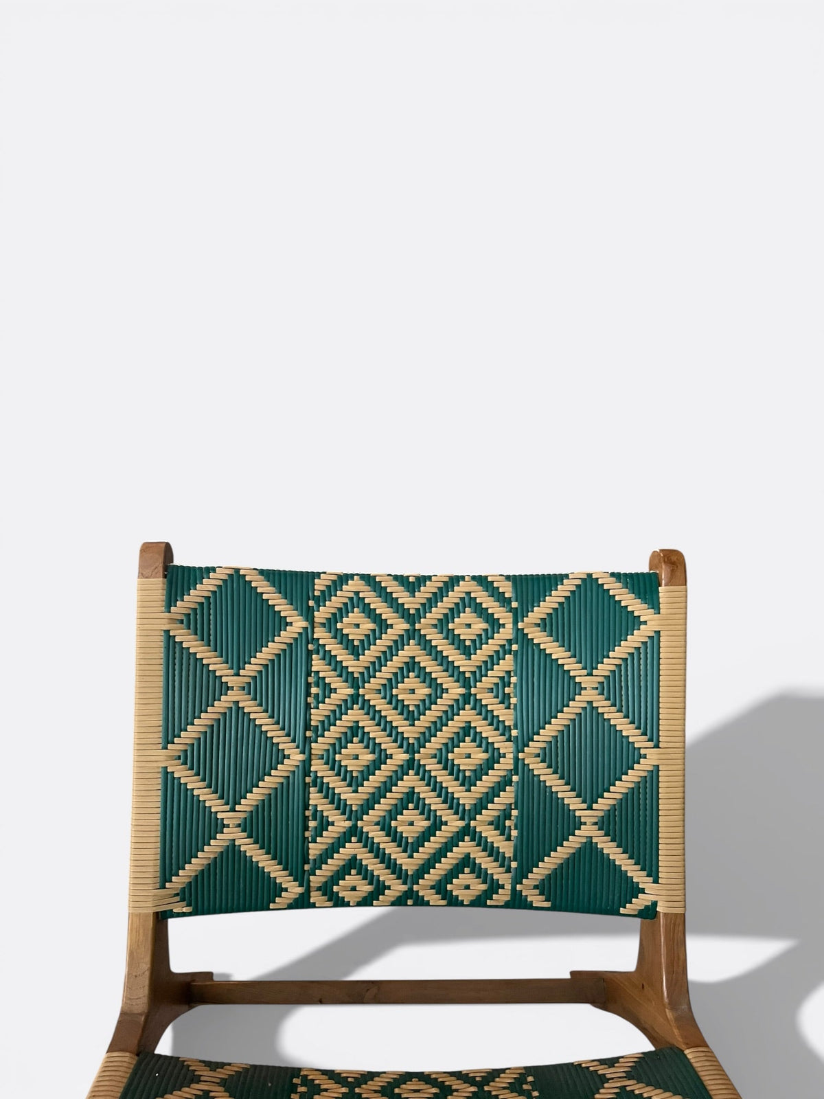 Chaise basse Sina aztèque - vue d'ensemble dans un intérieur