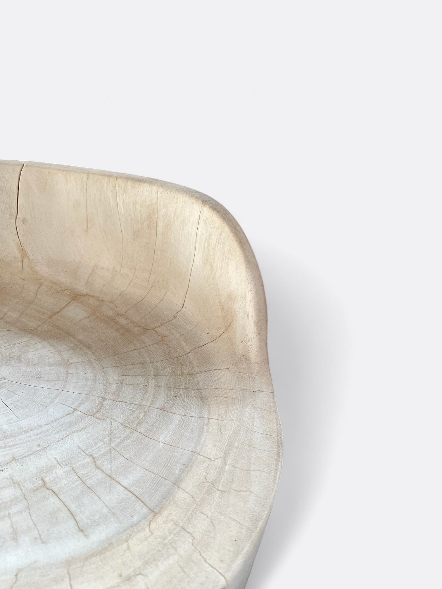 Chaise Pradah en manguier massif - vue d'ensemble dans un intérieur