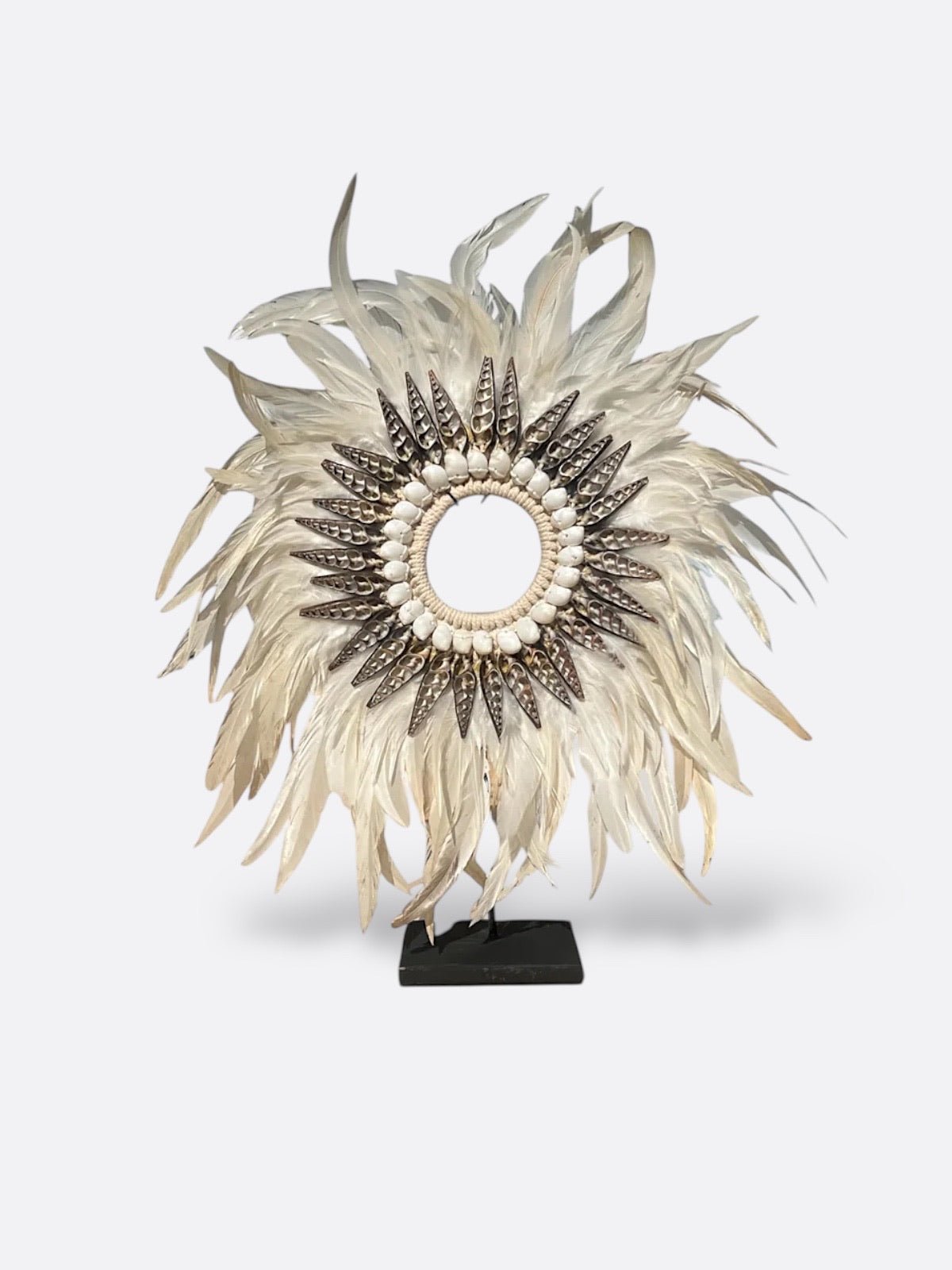 Collier décoratif en plumes et coquillages – Zéphir