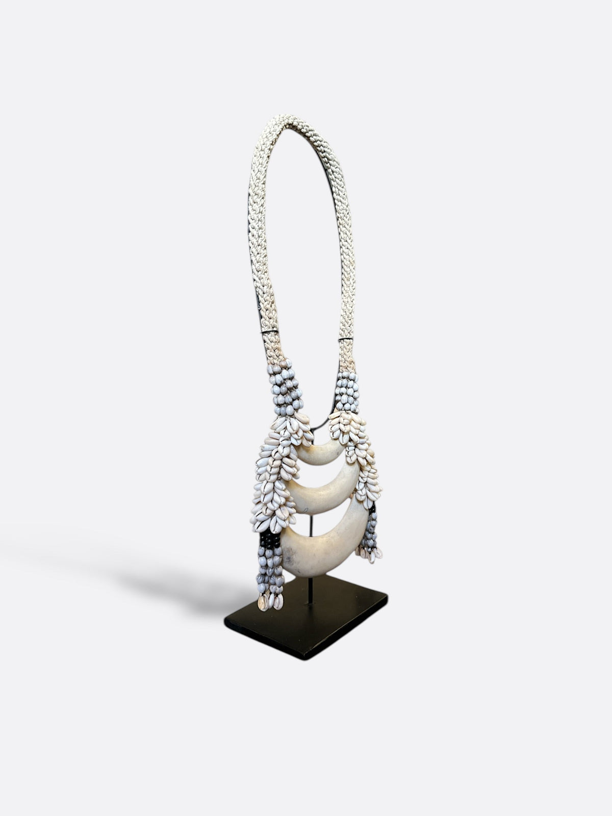Collier en corail sur socle - Kawa