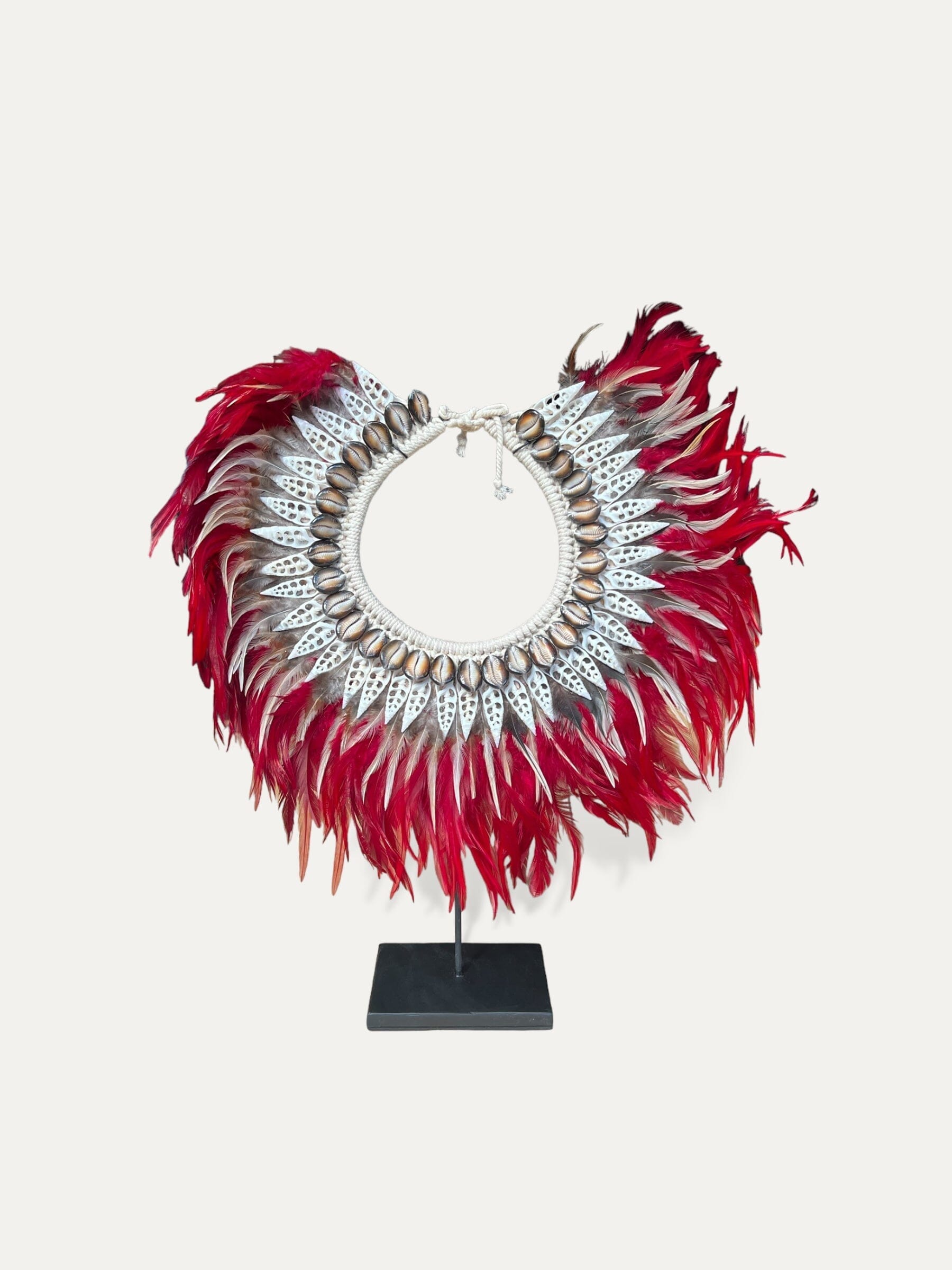 Collier en plumes rouges et coquillages - Scarlet Cokoha
