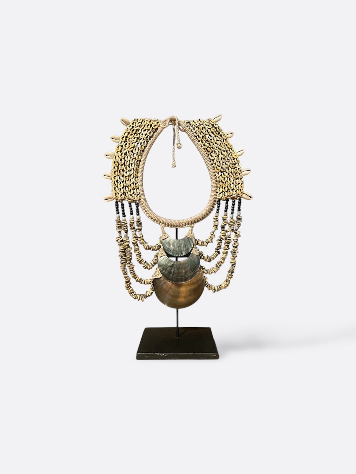 Collier tribal en nacre Suku, vue de face