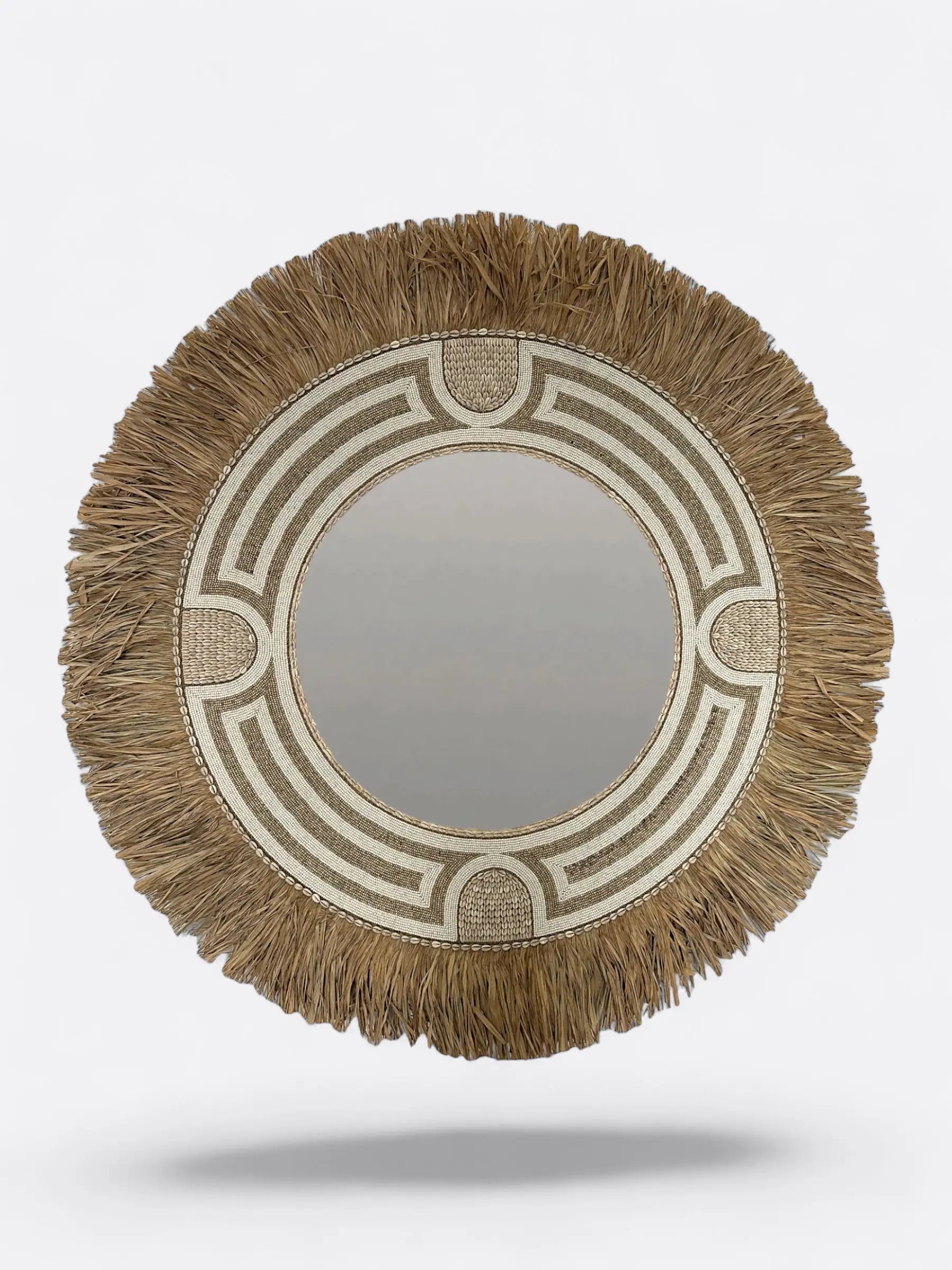 grand miroir rond en raphia et coquillage beige et perle artisanal fait main a bali