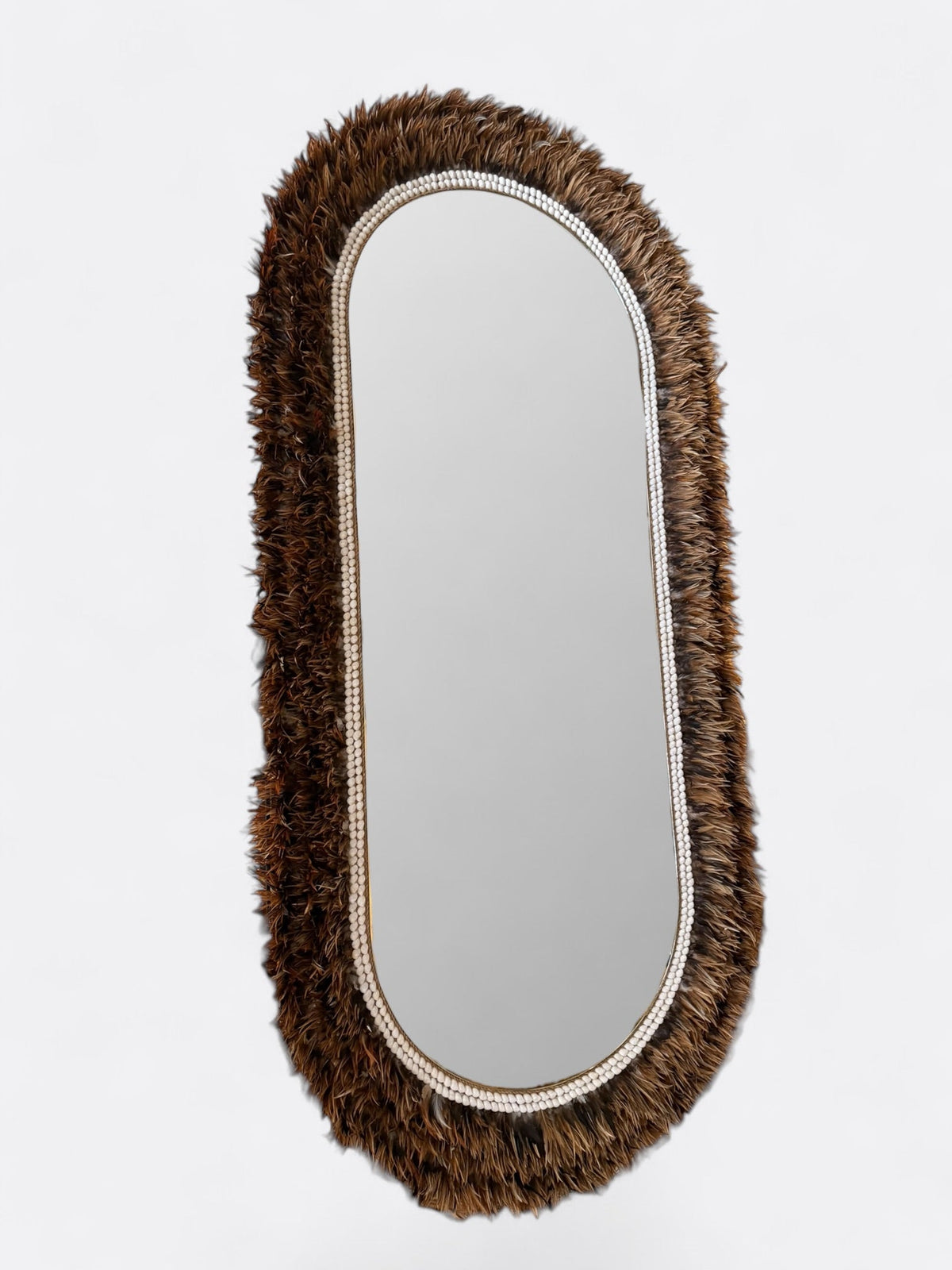 Grand miroir XXL ovale Peniah en plumes et coquillages naturels - Décoration bohème chic Cokoha