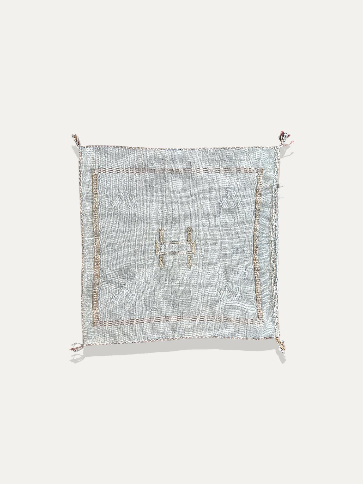 Housse de Coussin blanc cassé en soie de cactus - Tamila vase Cokoha