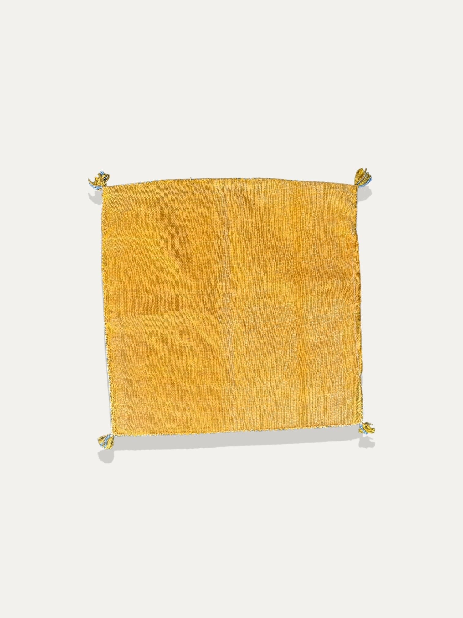 Housse de Coussin curcuma et blanc en soie de cactus - Tiziri vase Cokoha