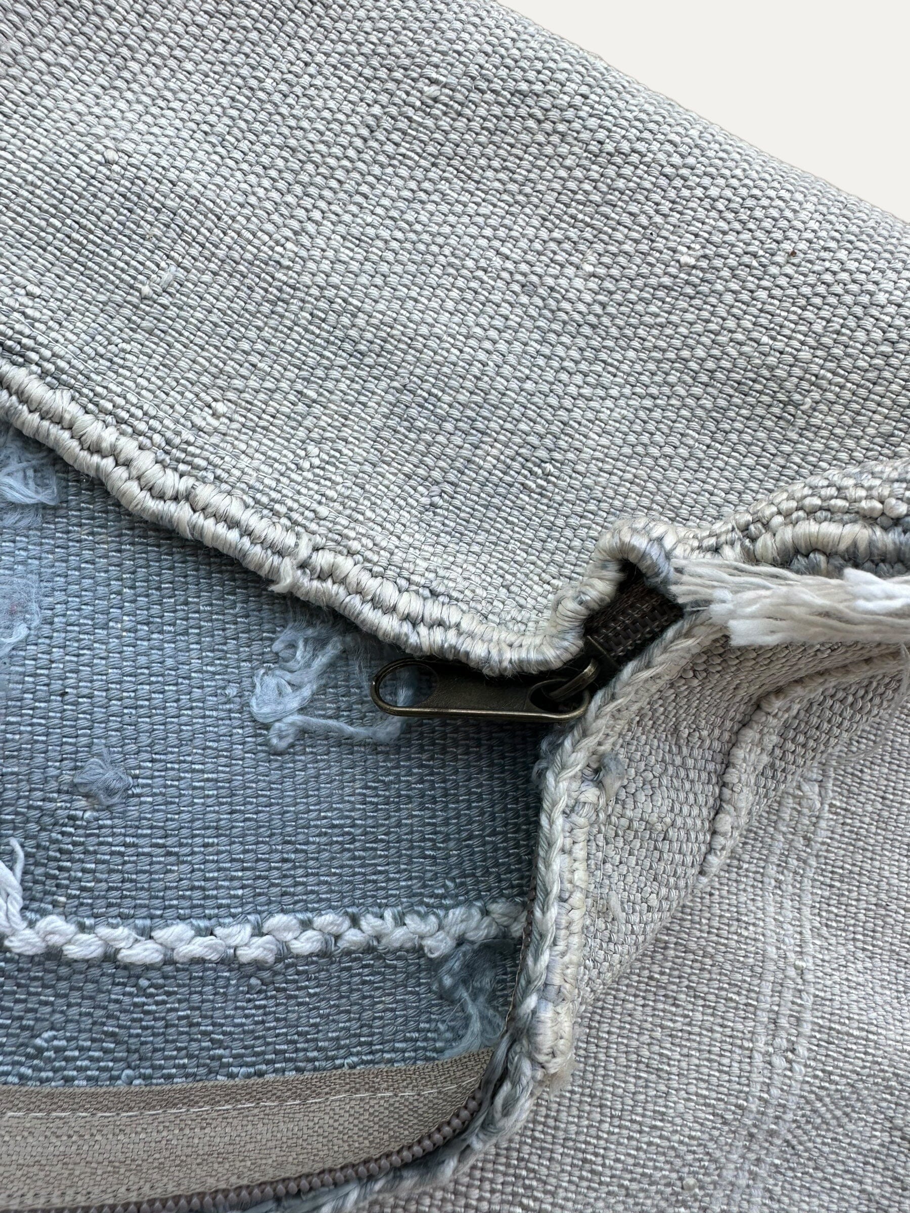 Housse de Coussin écru en soie de cactus - Tamila vase Cokoha