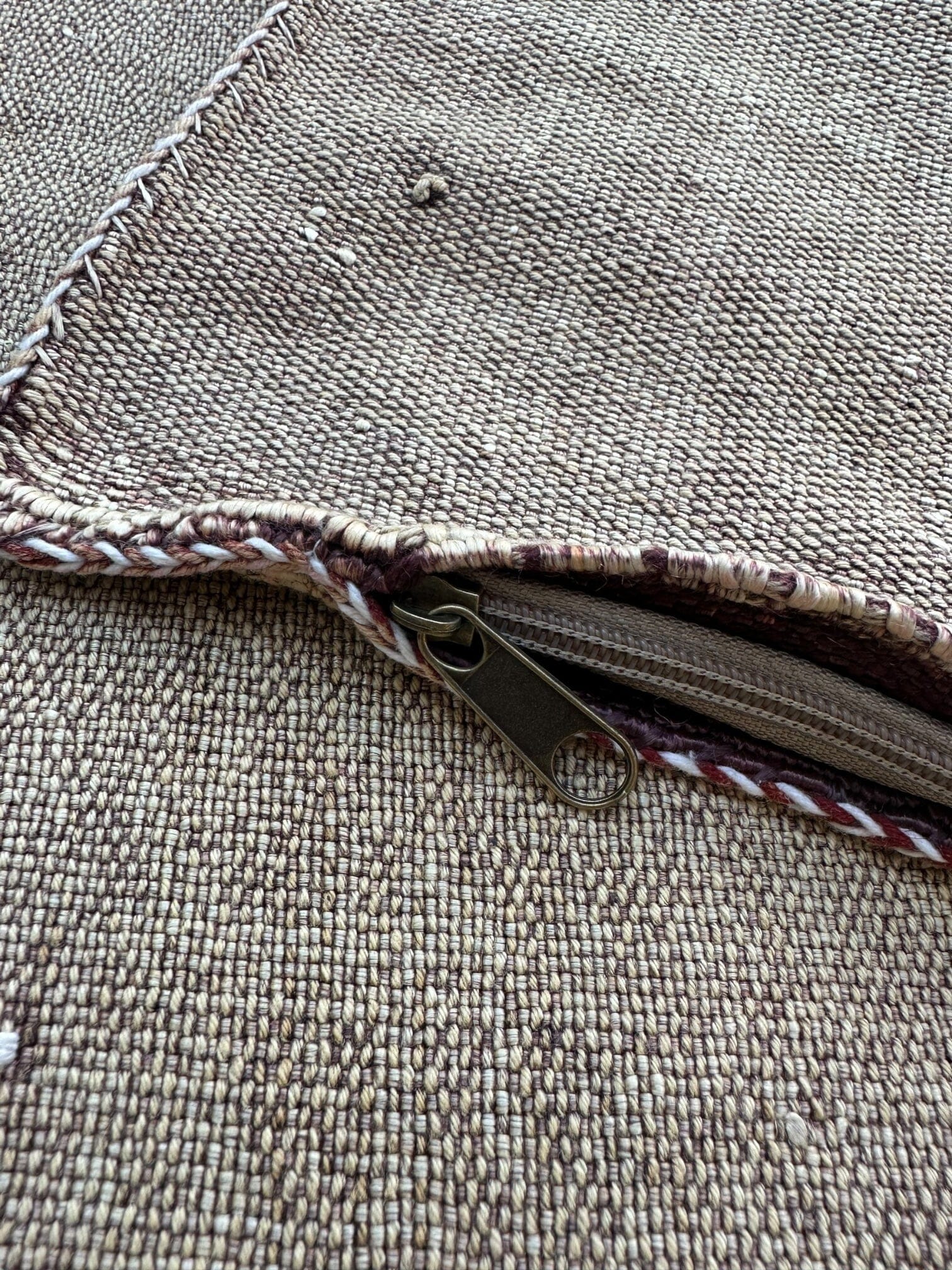 Housse de Coussin sable en soie de cactus - Tamila vase Cokoha