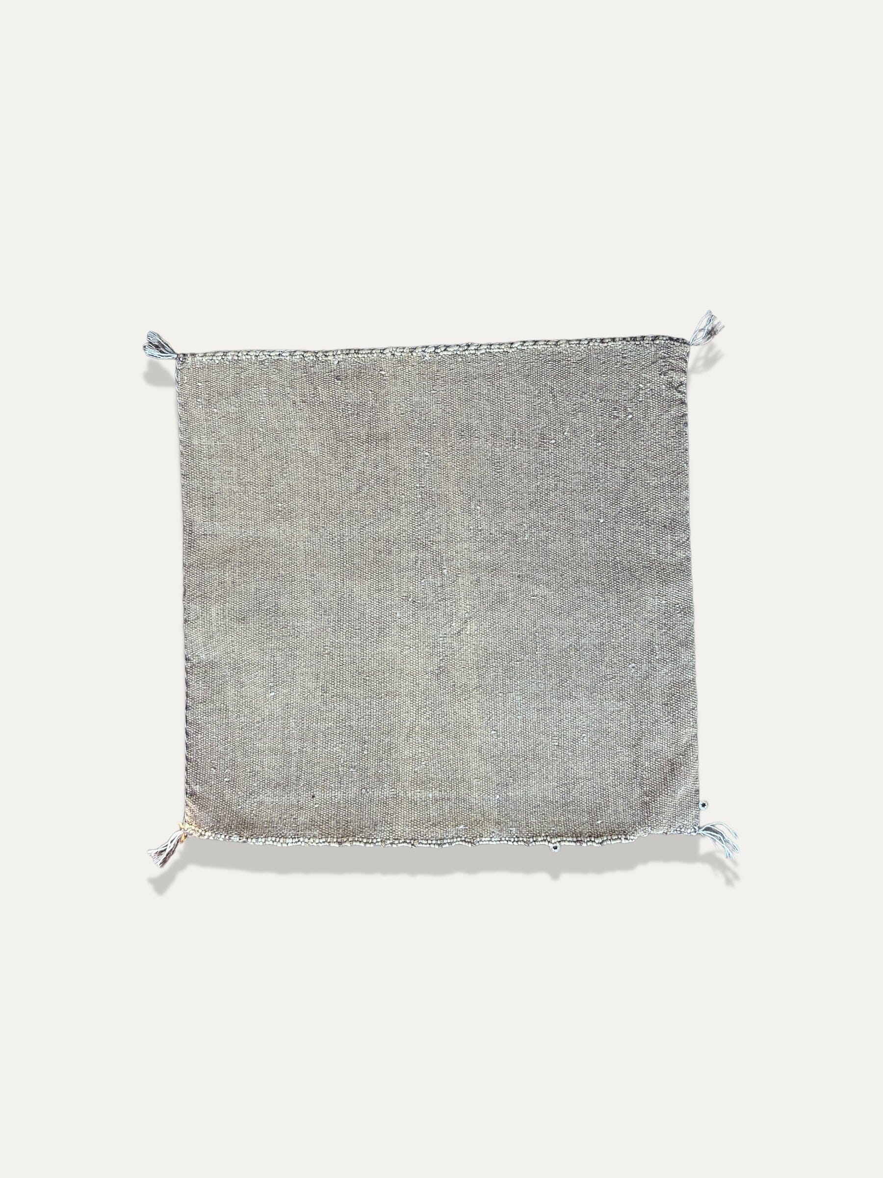 Housse de Coussin sable et ocre en soie de cactus - Tamila vase Cokoha