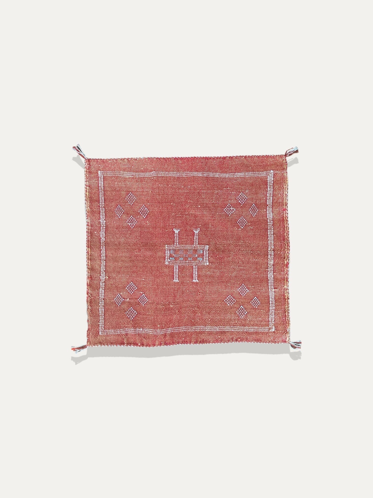 Housse de Coussin safran et blanc en soie de cactus - Tamila vase Cokoha
