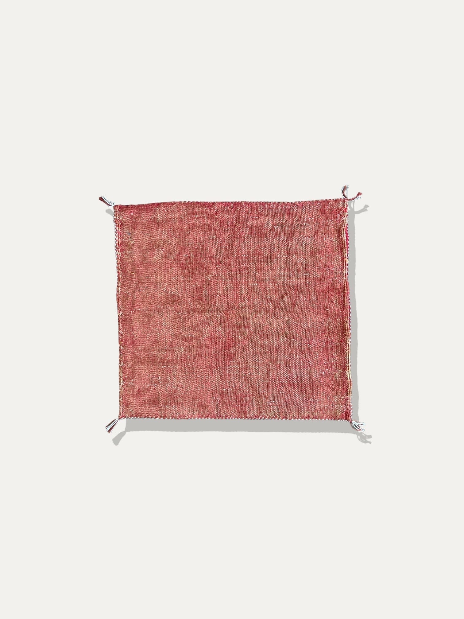 Housse de Coussin safran et blanc en soie de cactus - Tamila vase Cokoha