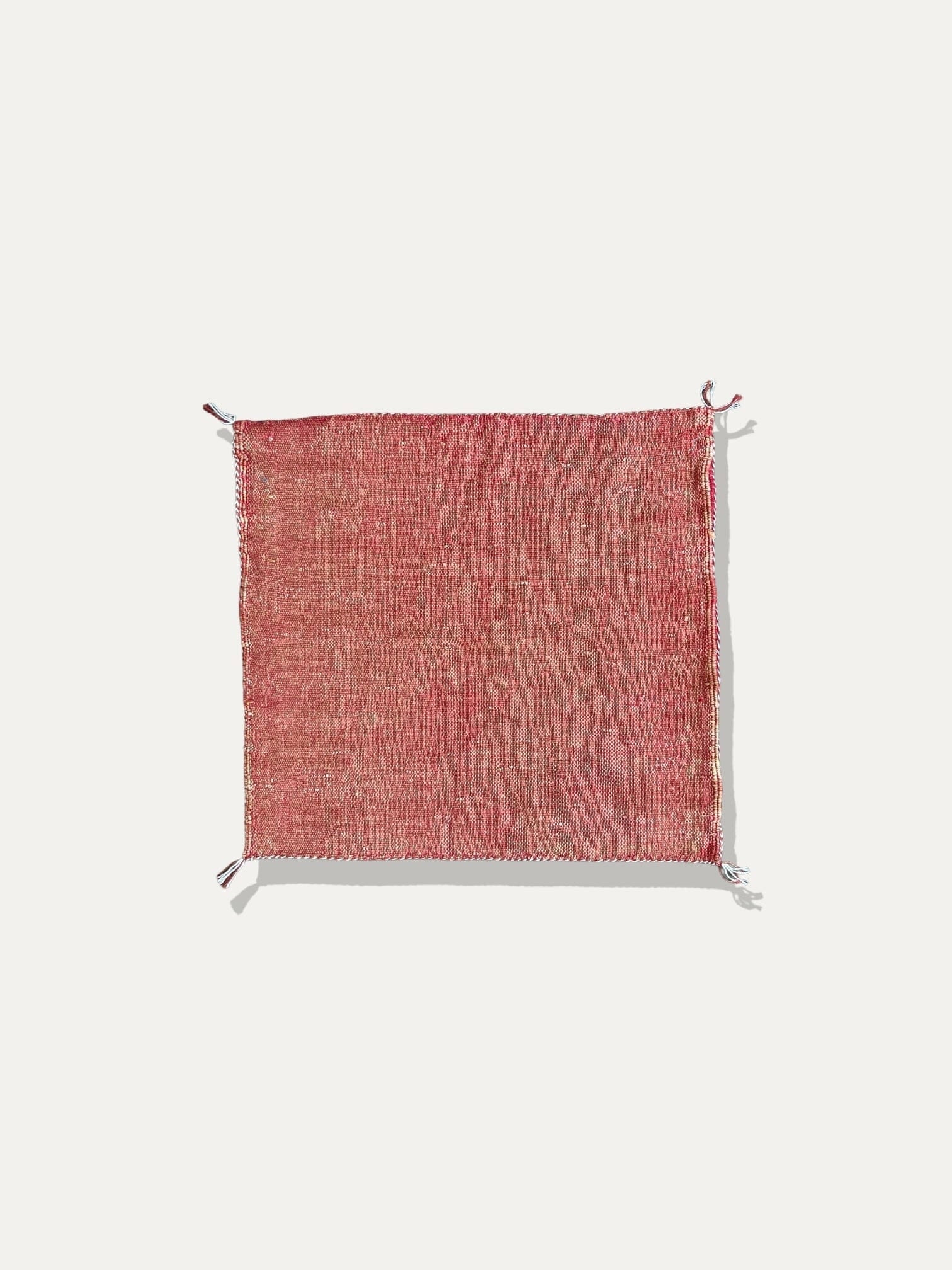 Housse de Coussin safran et blanc en soie de cactus - Tamila vase Cokoha