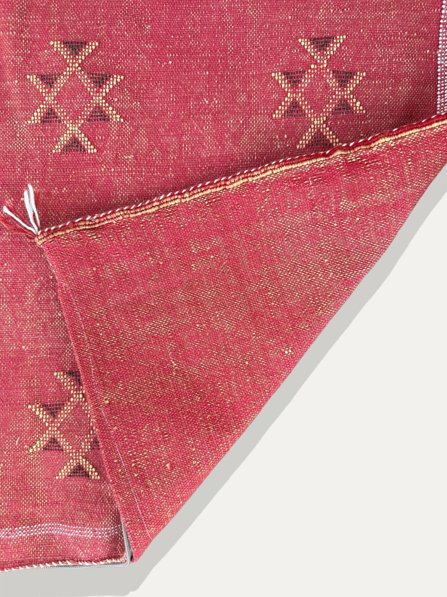 Housse de Coussin safran et ocre en soie de cactus - Tiziri vase Cokoha