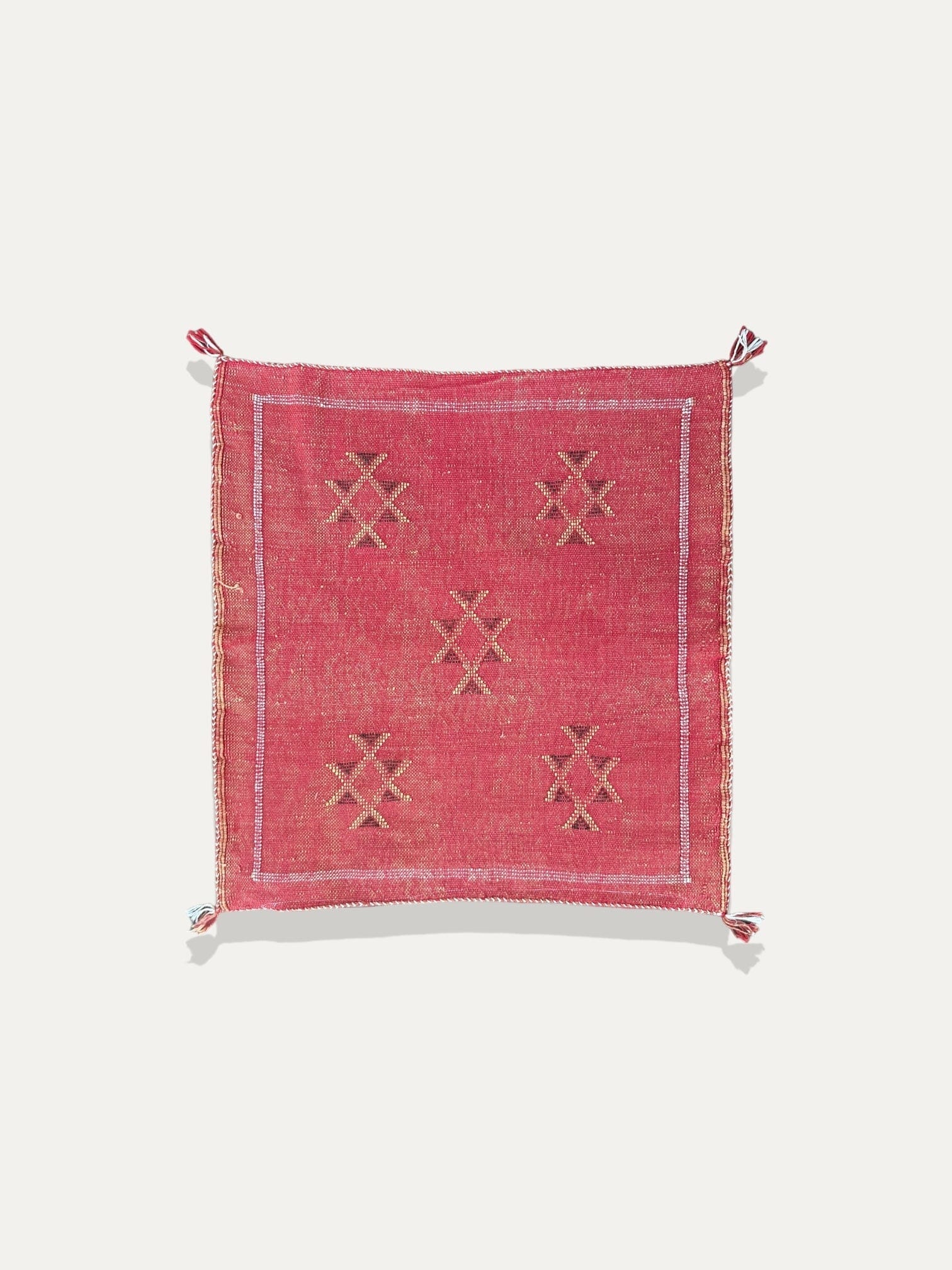 Housse de Coussin safran et ocre en soie de cactus - Tiziri vase Cokoha