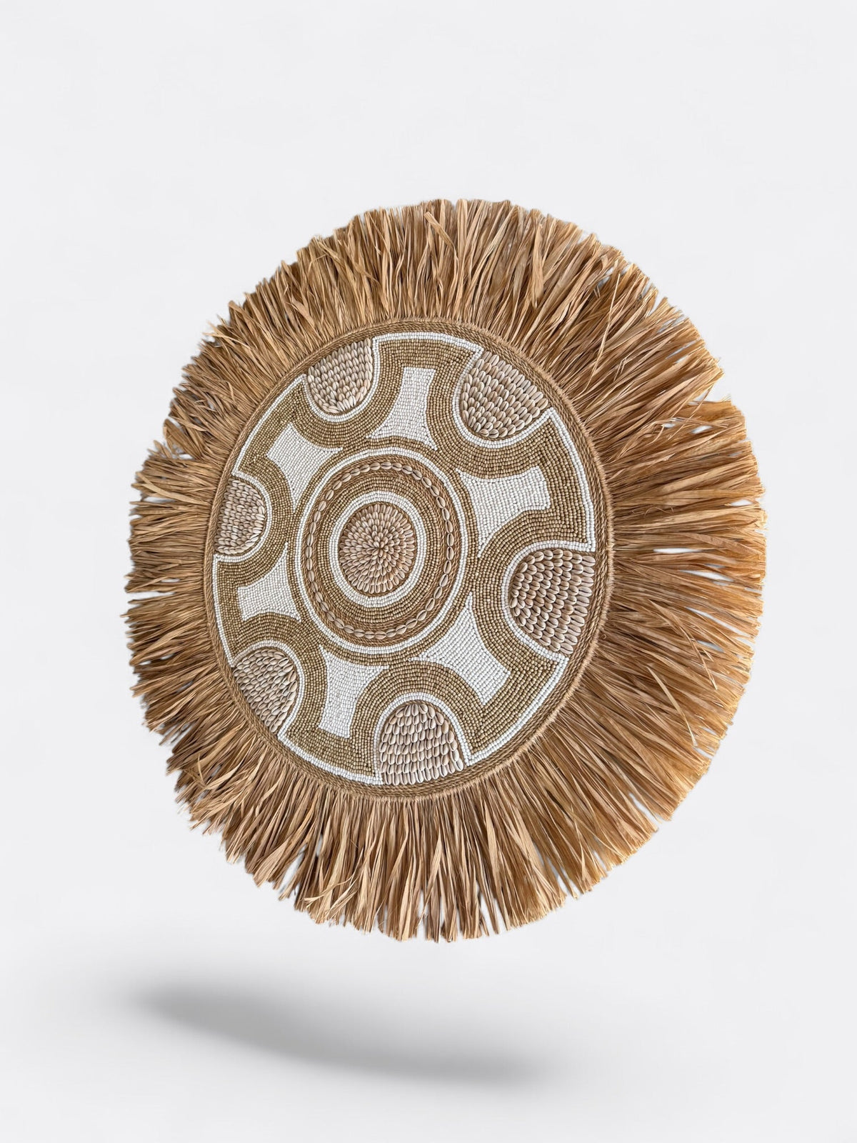 Juju en perles brodées, coquillages & raphia – Luma