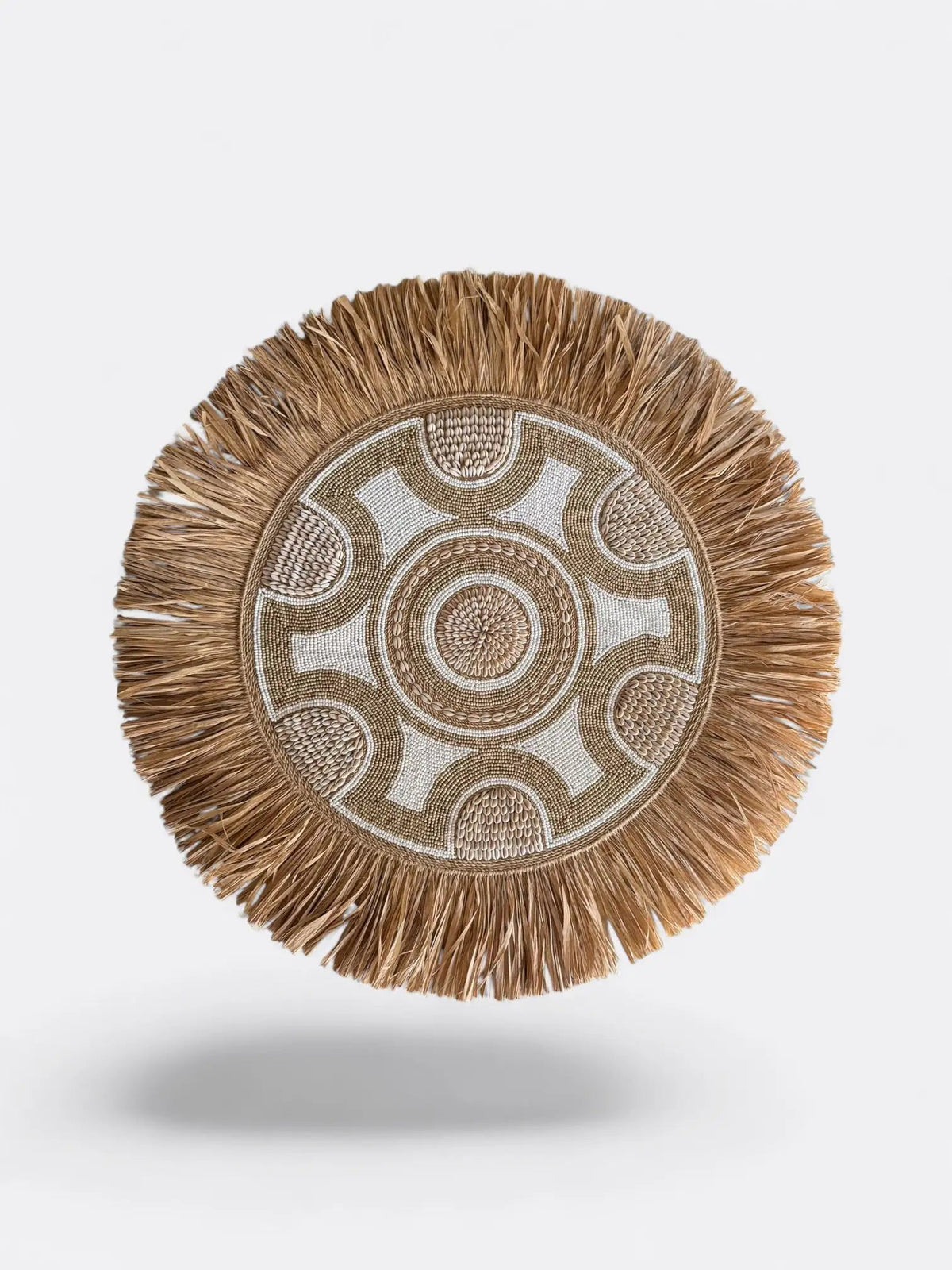 Juju en perles brodées, coquillages & raphia – Luma