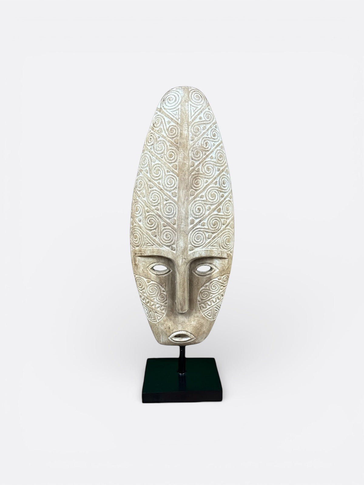 sculpture sur socleen bois d'un visage primitif, artisanat de bali piece unique