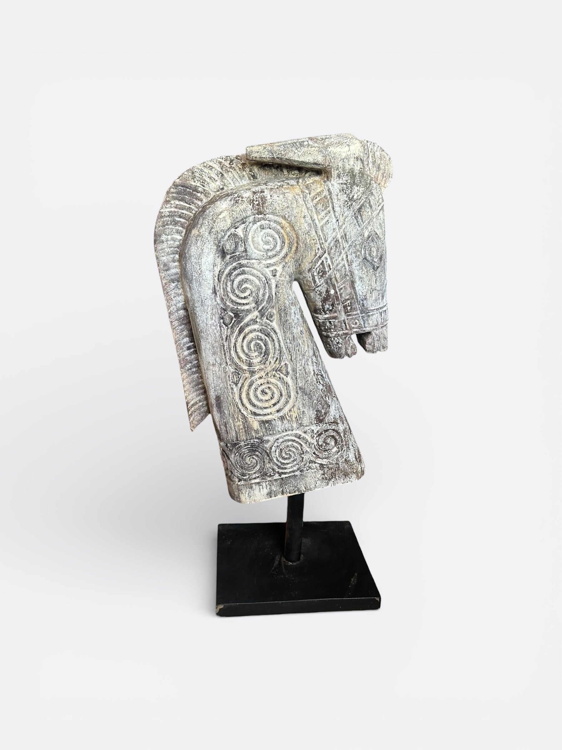 Sculpture artisanale balinaise en bois de Suar représentant un buste de cheval