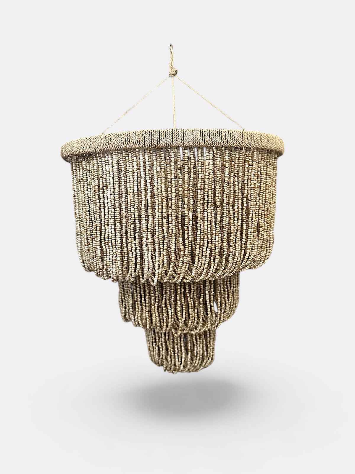 Suspension artisanale de Bali en coquillages marron pour décoration intérieure